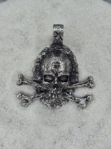 Silver Plated Skull Pendant: Gothic Alloy Charm for Jewelry