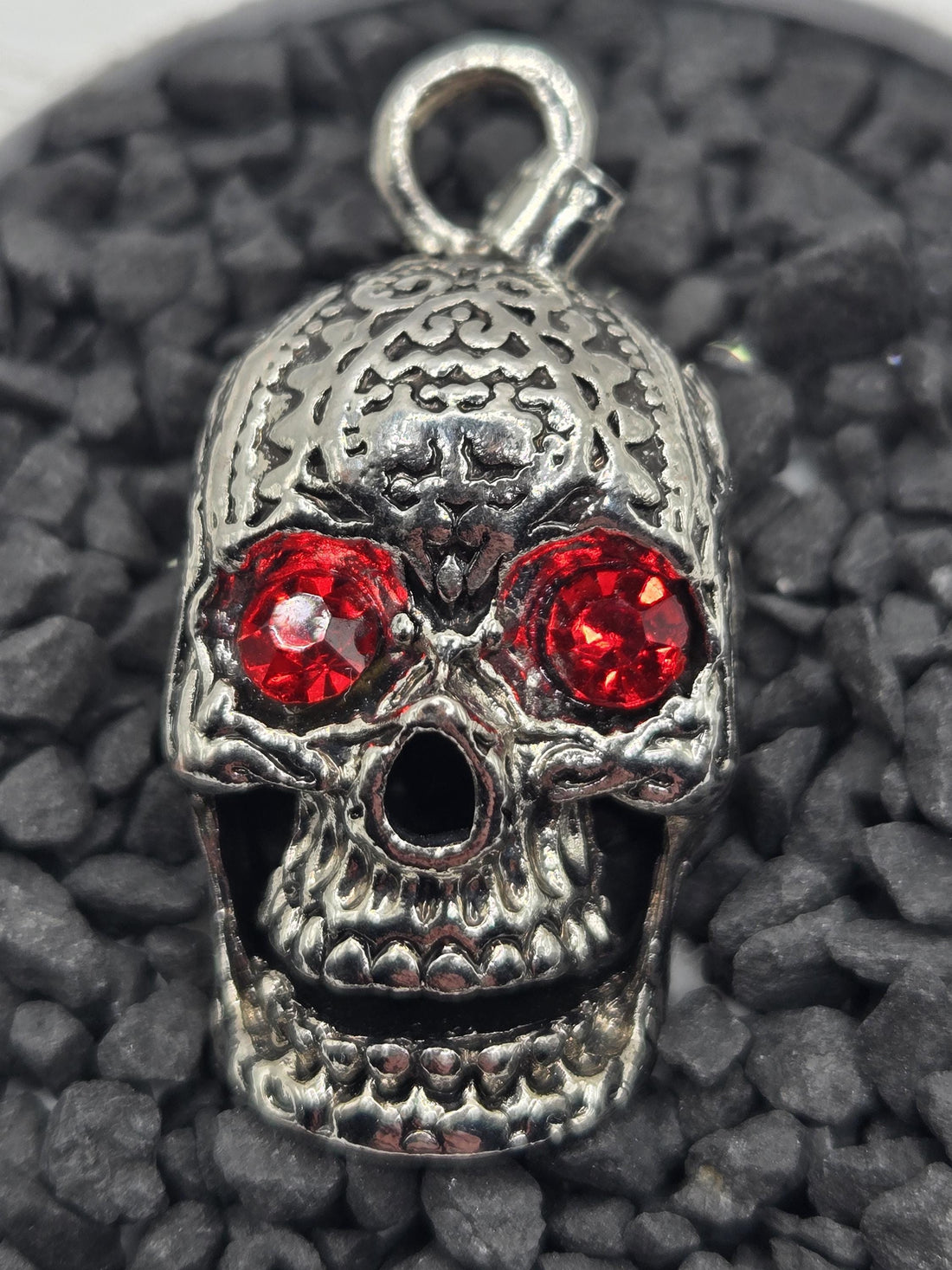 Skull Pendant: Fallen Angel Gothic Style (Silver Plated Metal)