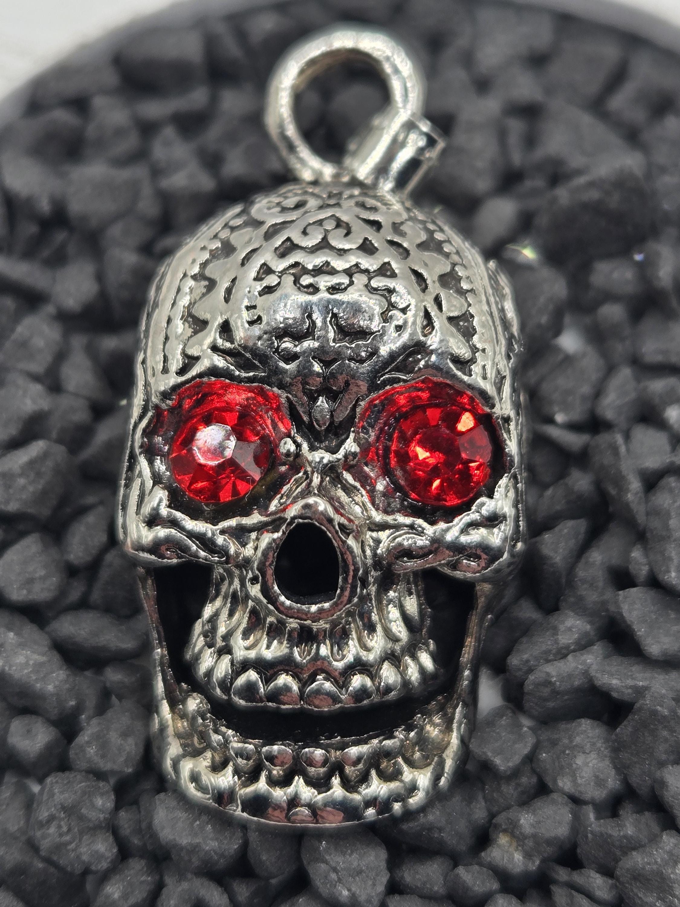 Skull Pendant: Fallen Angel Gothic Style (Silver Plated Metal)