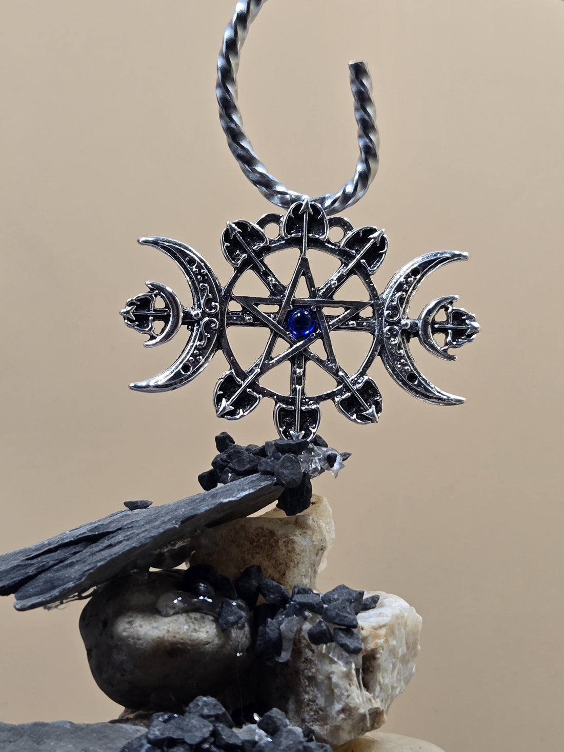 Skull Pendant: Gothic Jewelry Charm (Silver Plated Zinc Alloy)