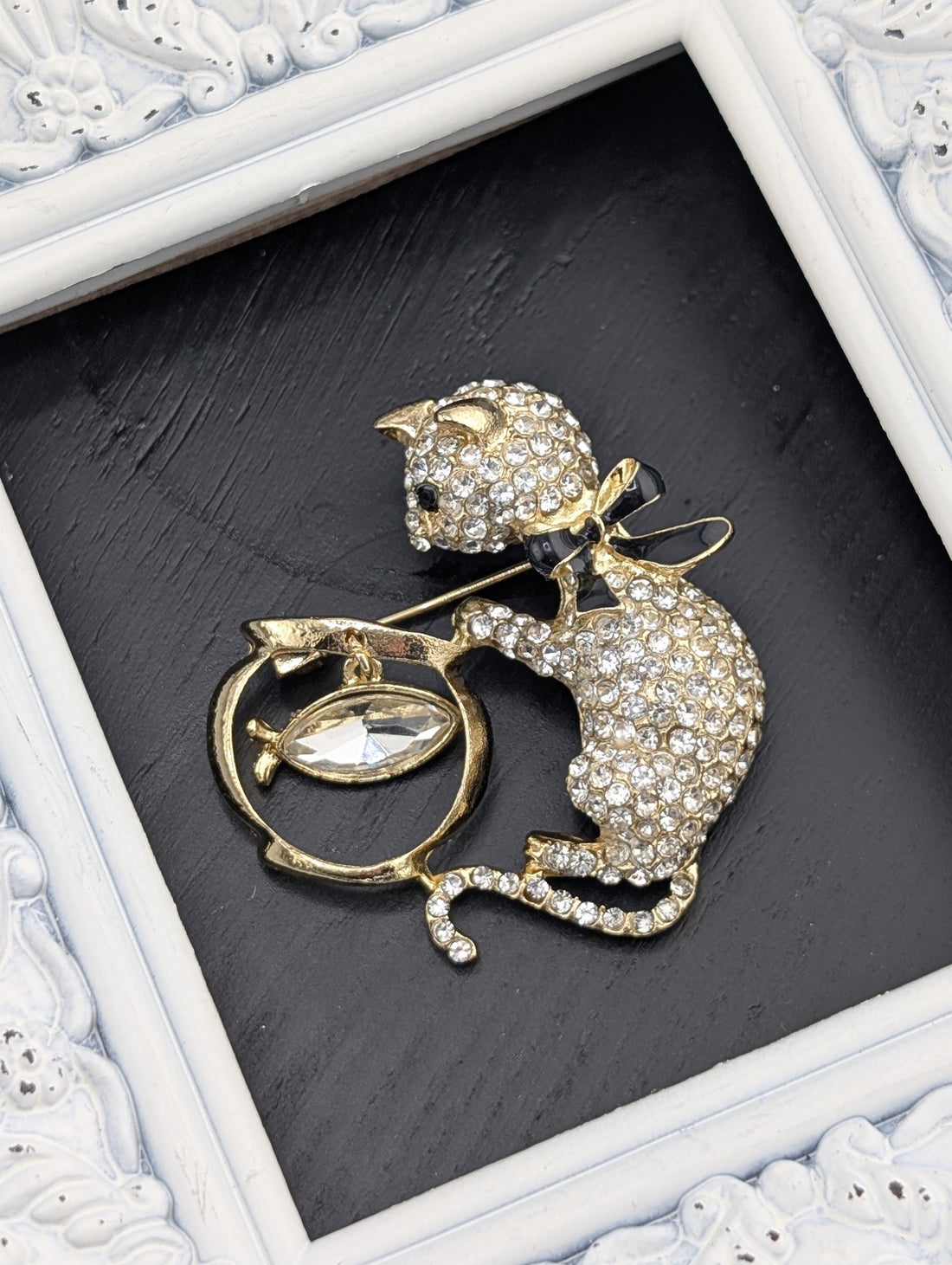 Cat Brooch: Gold Plated Kitty in Fishbowl - Rhinestone Detail