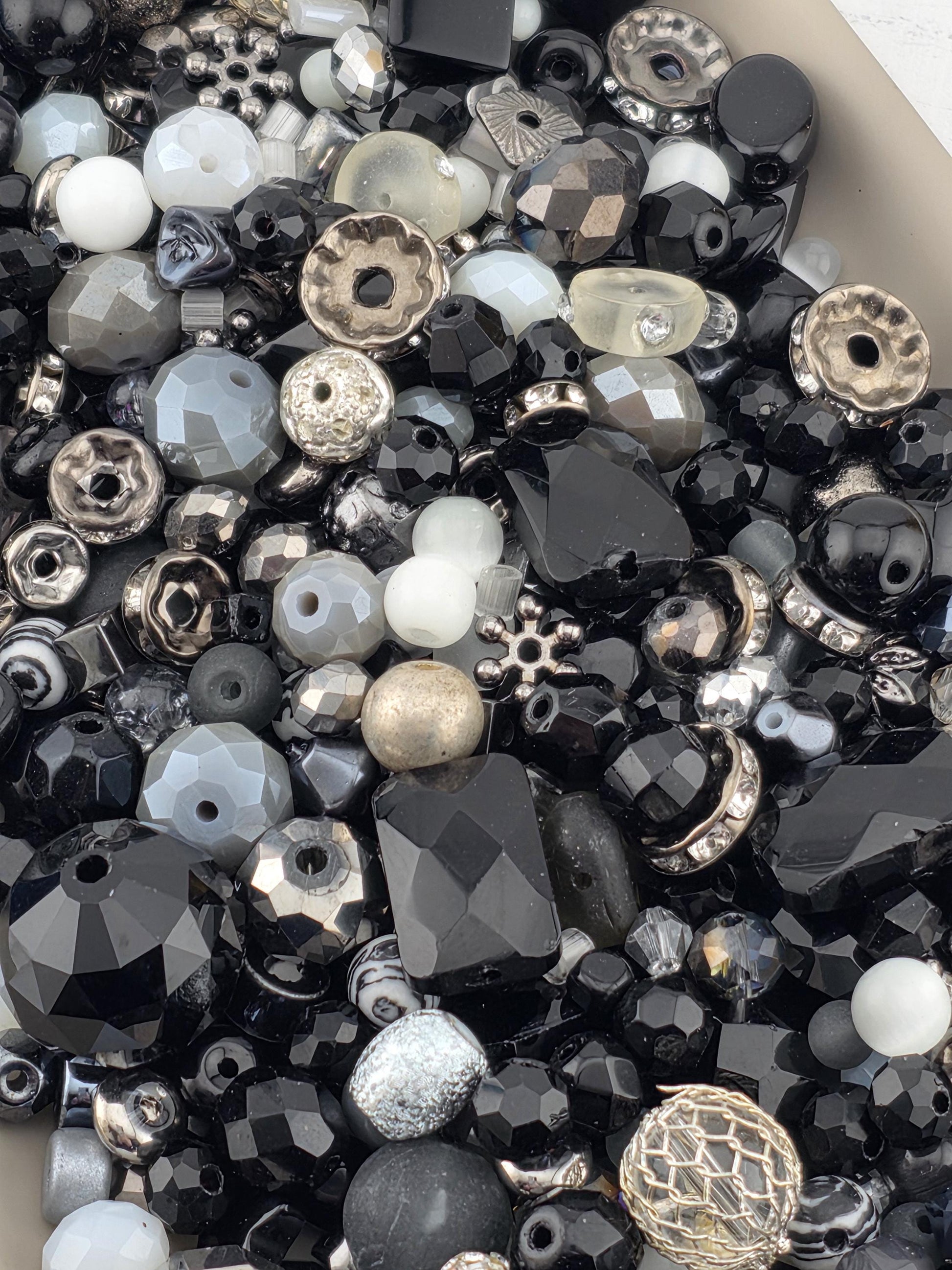 Learise Exclusive "It's not all black & white" Glass Bead Soup Mix (56g Pkg)