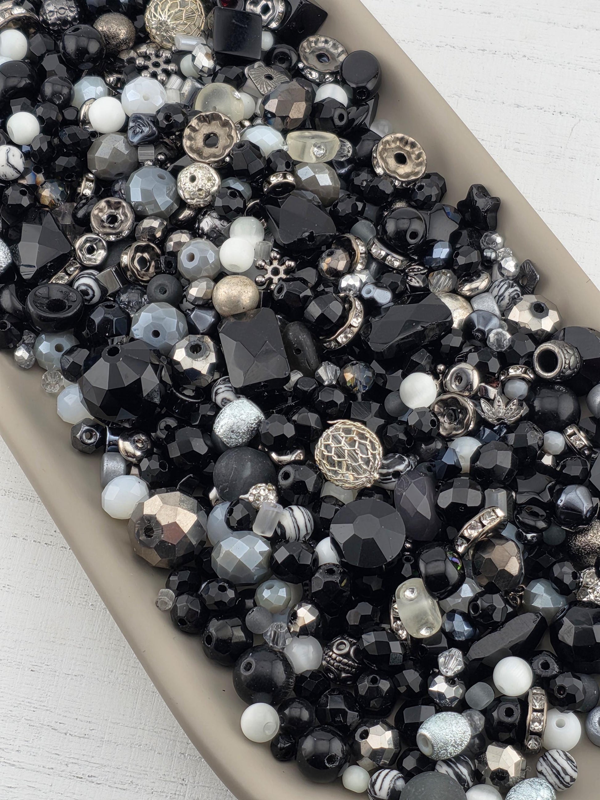 Learise Exclusive "It's not all black & white" Glass Bead Soup Mix (56g Pkg)