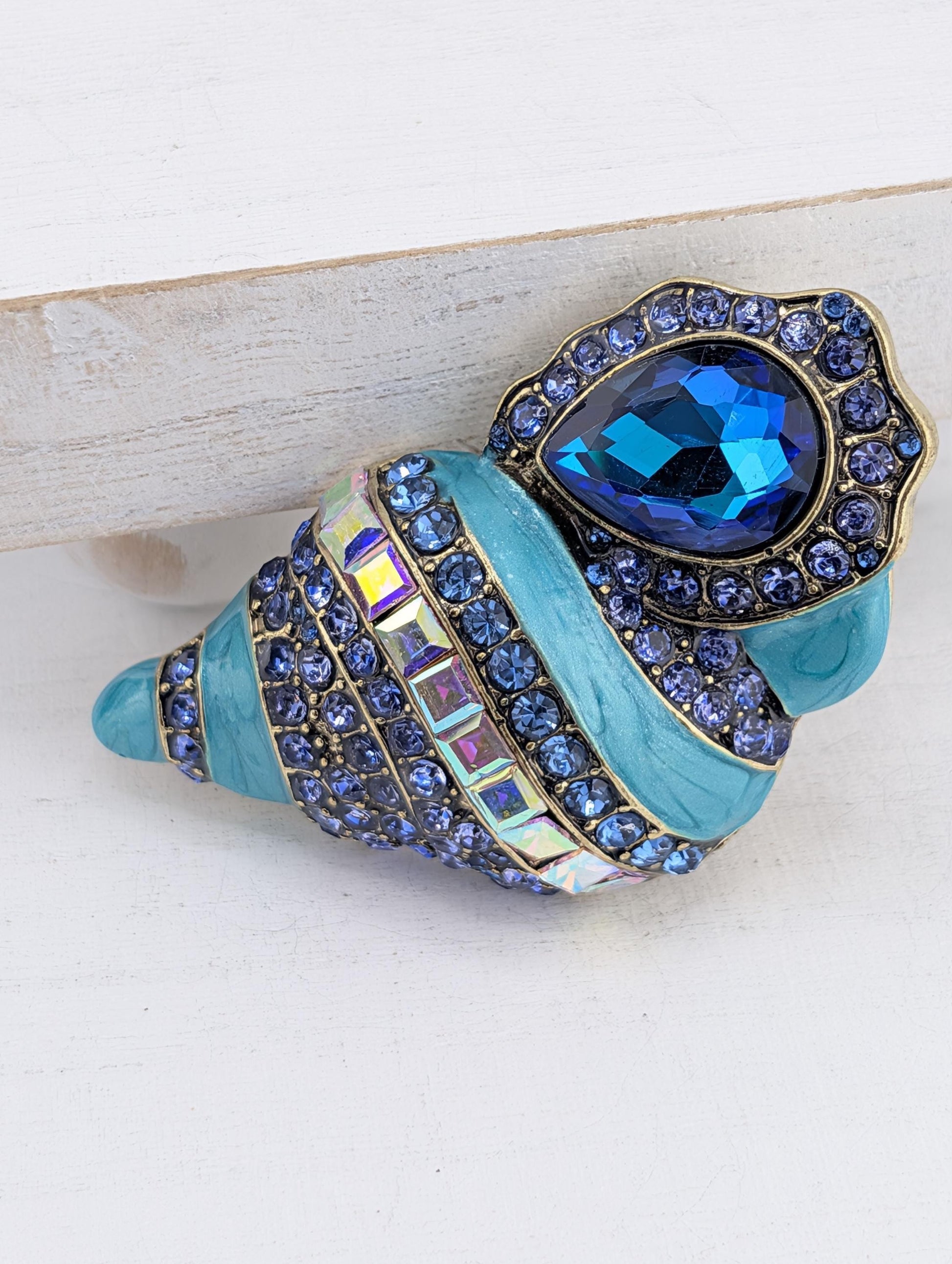 Blue Shell Brooch: Coastal Dual-Tone Gold & Silver - Rhinestone Accent