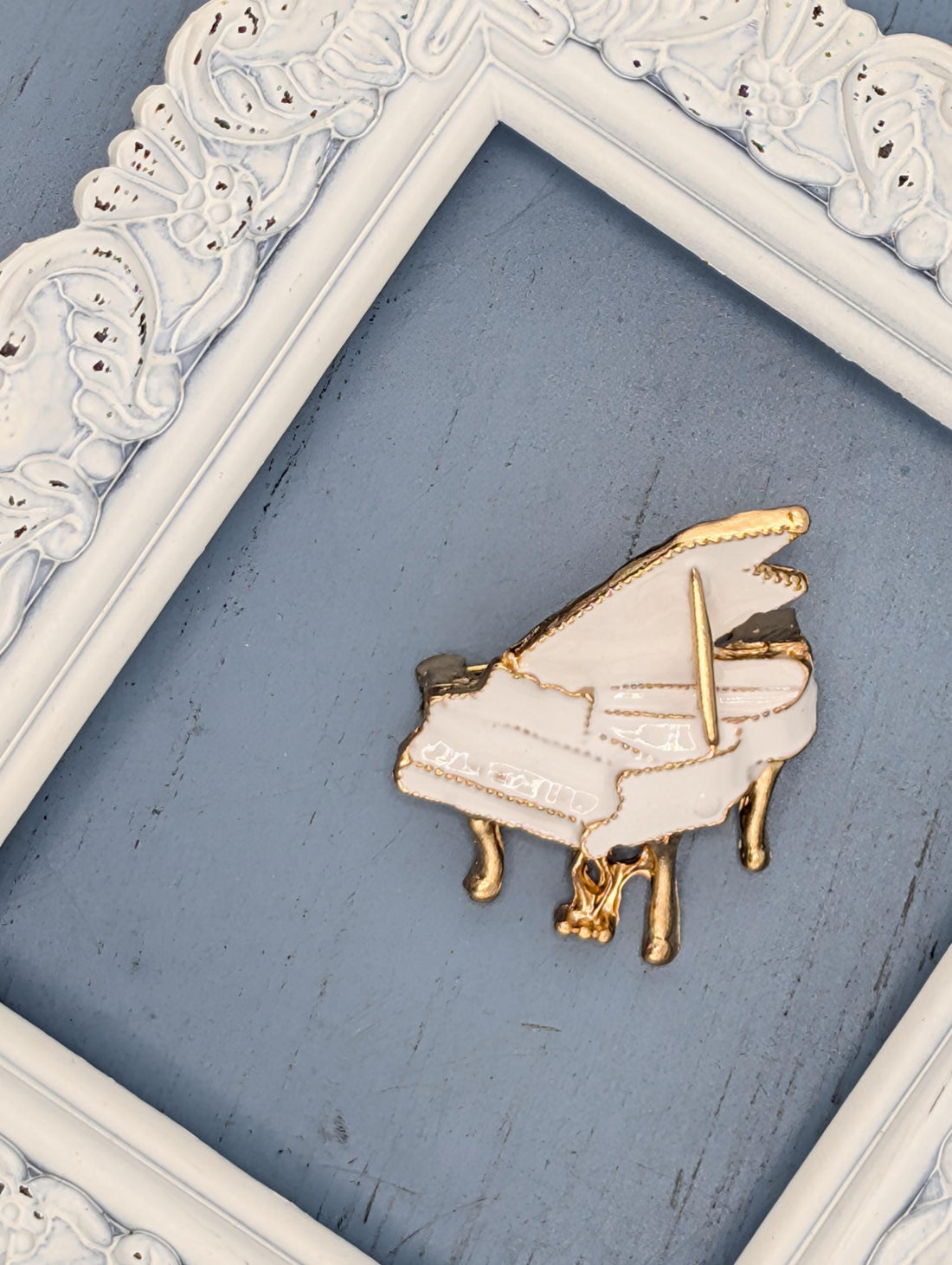 Music Lover Gold Plated Piano Brooch, White Rhinestones (Decorative Pin)