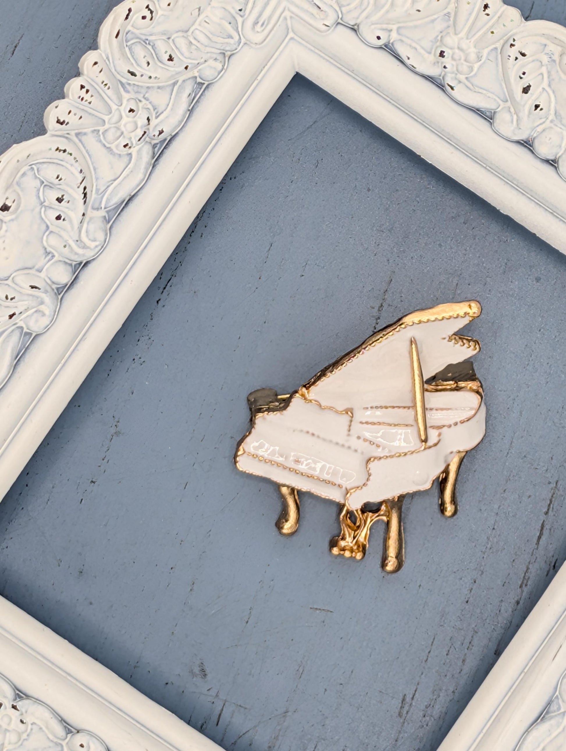 Music Lover Gold Plated Piano Brooch, White Rhinestones (Decorative Pin)