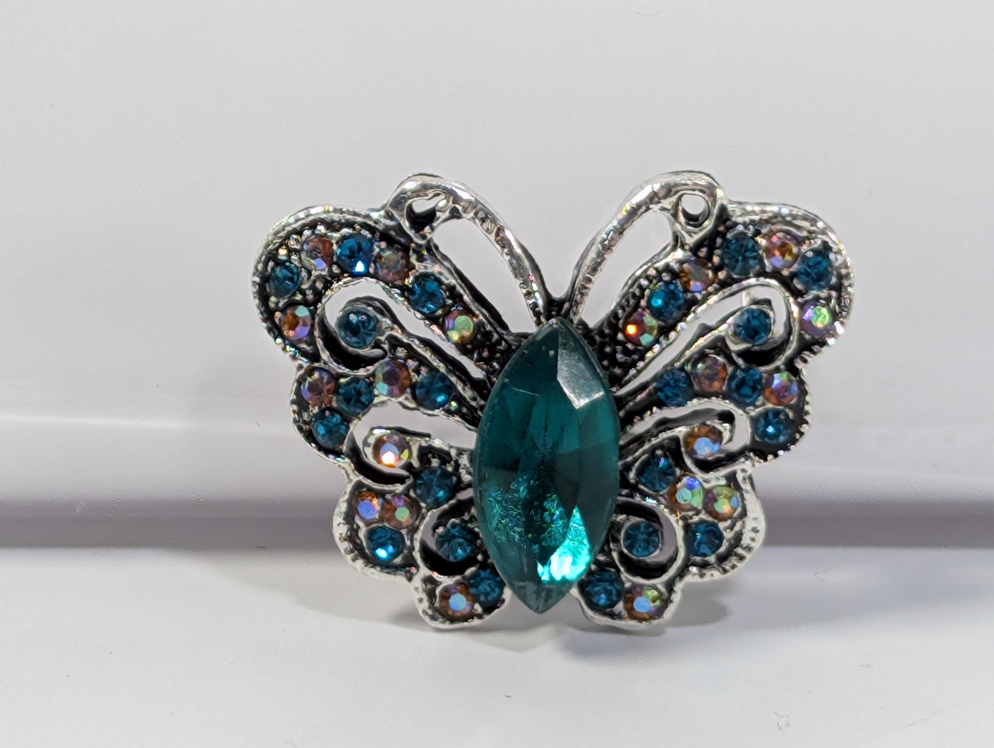 Butterfly Brooch: Silver Plated Jewelry (Emerald Rhinestone Pin)