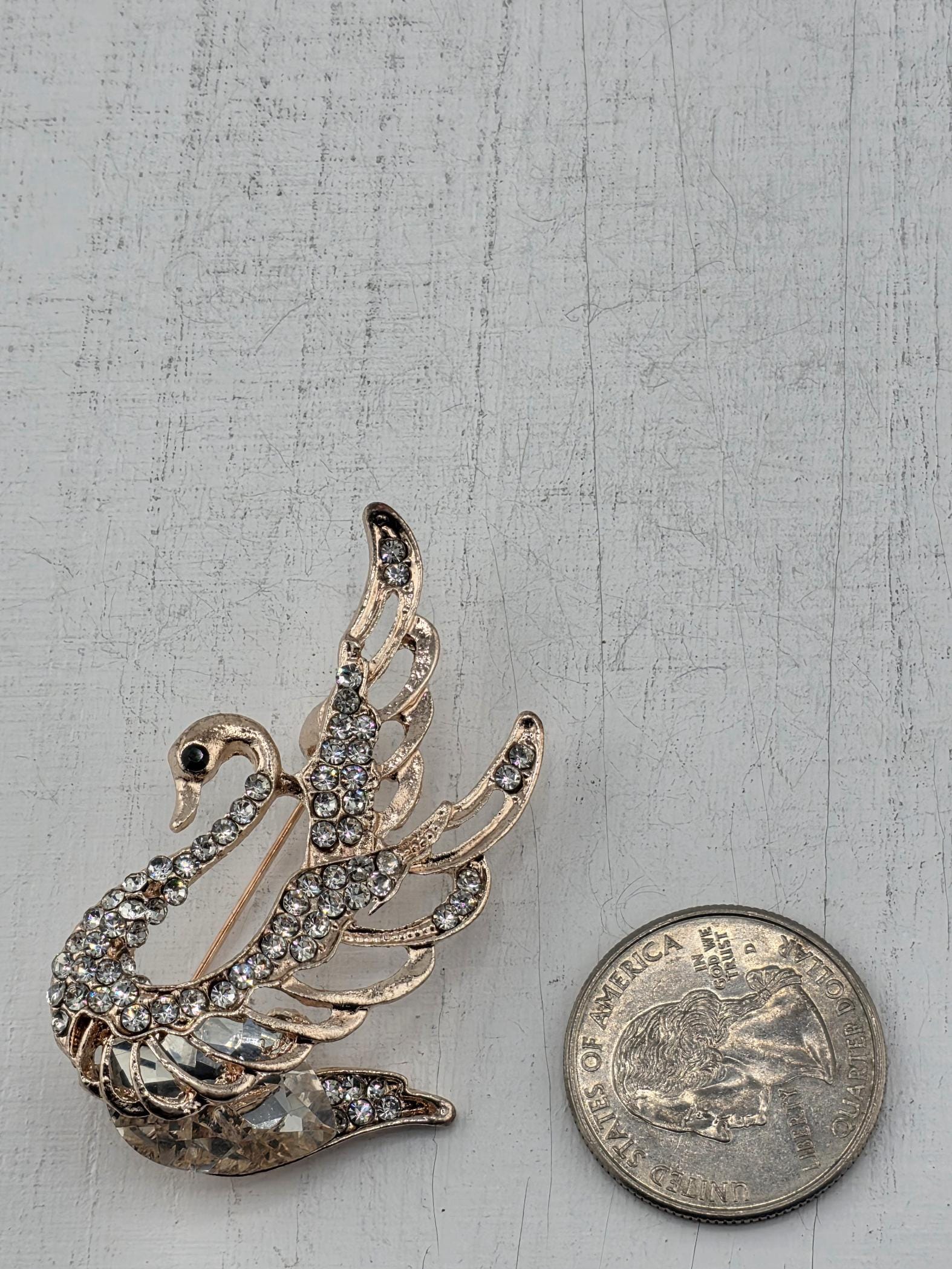 Swan Brooch Pin: Elegant Gold Plated Jewelry (Cubic Zirconia)