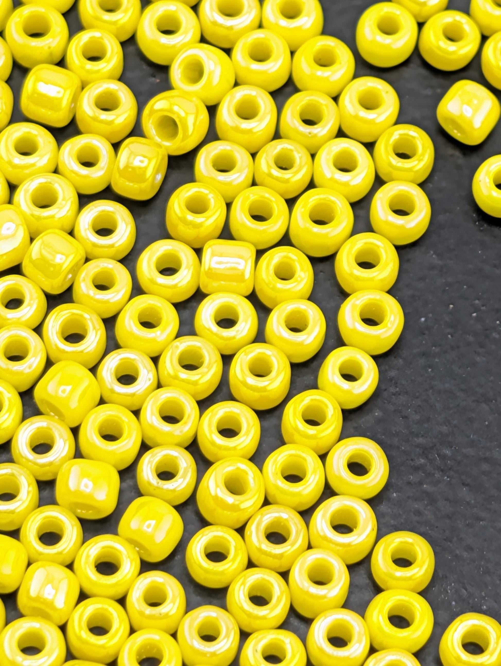 5014SB Opaque Rainbow Yellow 8/0 Matsuno Seed Beads (15g, ~600 pcs)