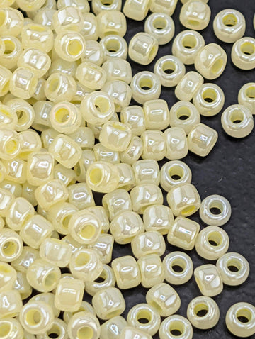 8226SB Opaque Ceylon Pastel Cream 8/0 Matsuno Seed Beads (15g, ~600 pcs)