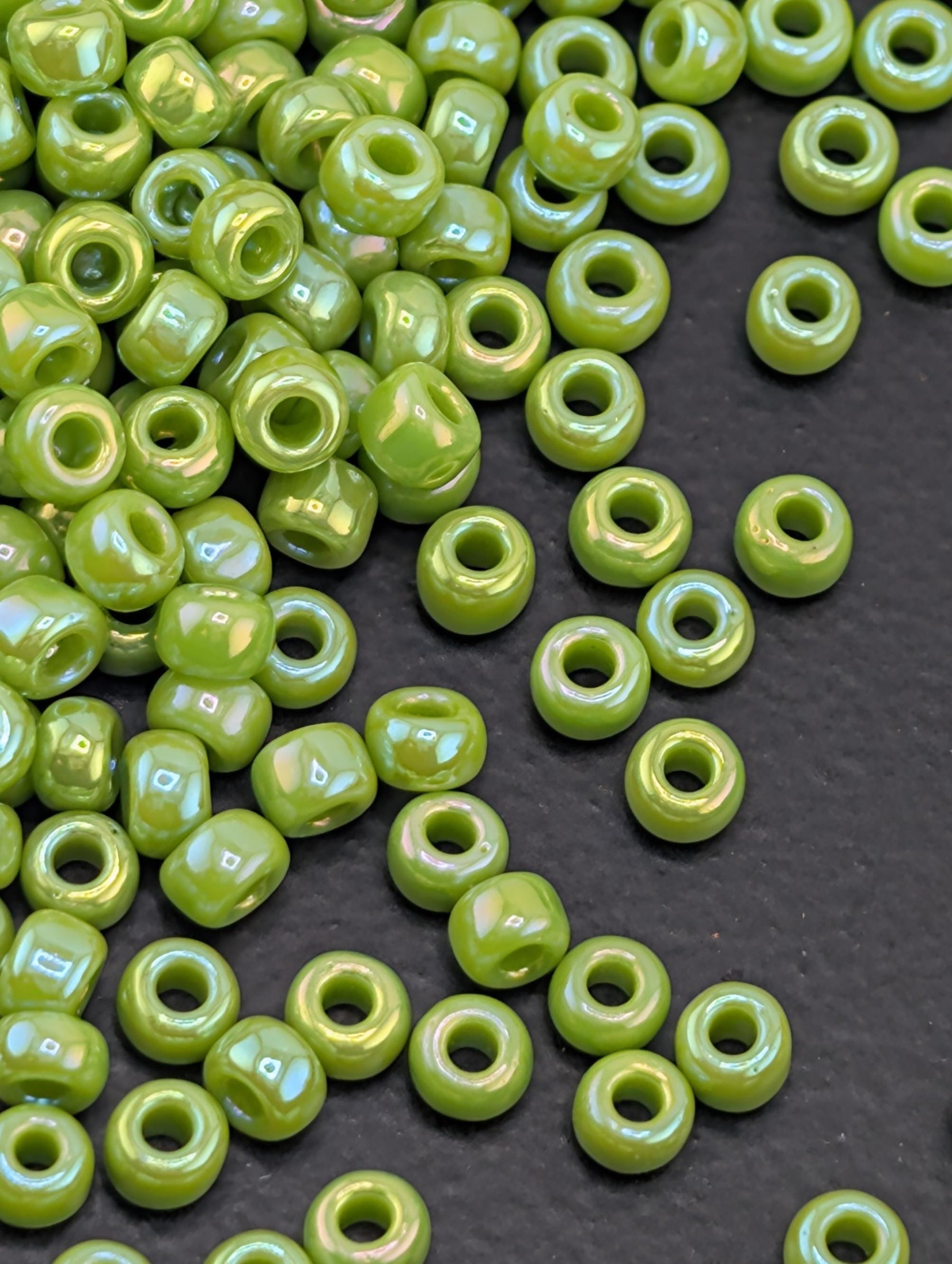 5038SB Opaque Rainbow Lime 8/0 Matsuno Seed Beads (15g, ~600 pcs)