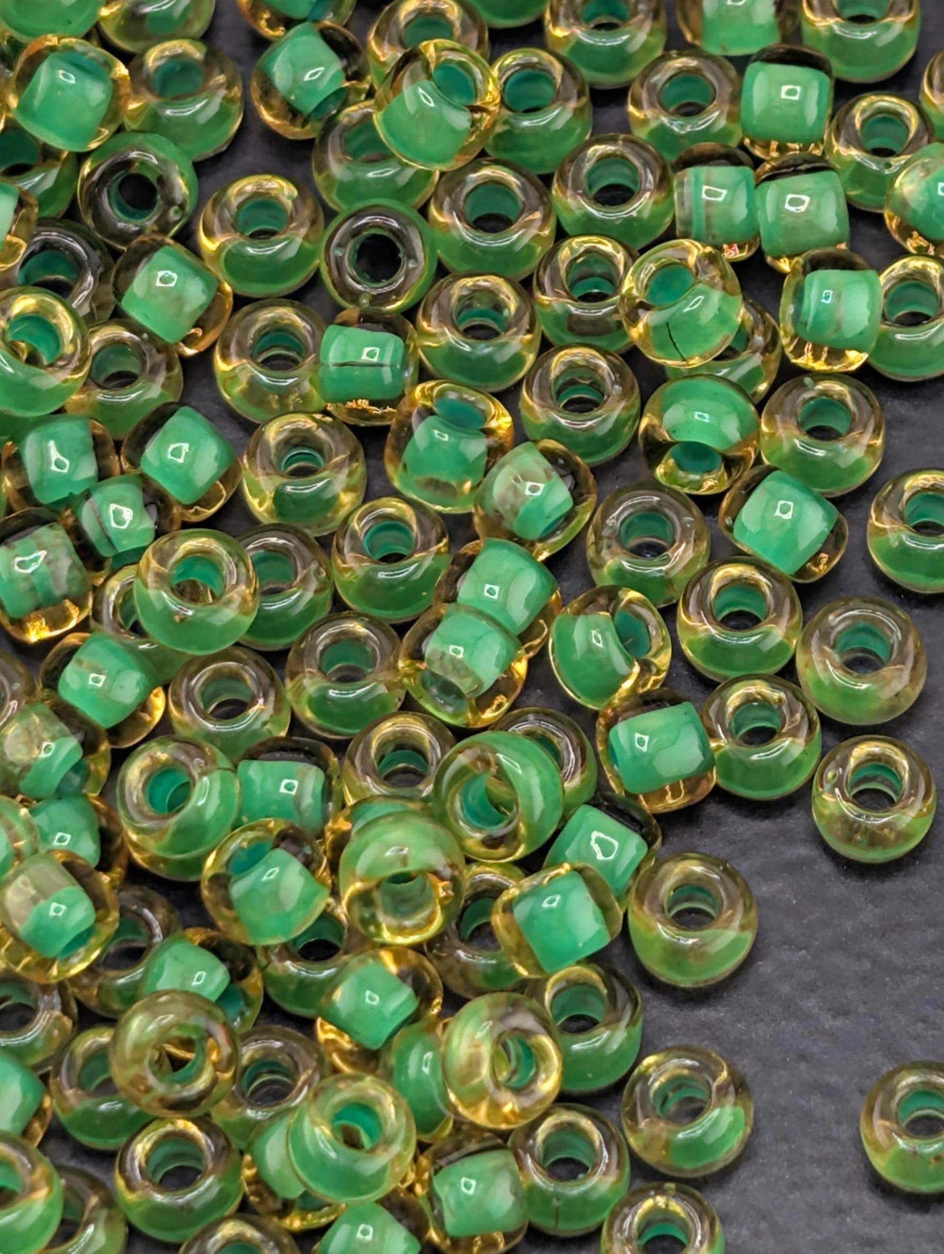 8320SB Translucent Inside Color Lime Green 8/0 Matsuno Seed Beads (15g, ~600 pcs)