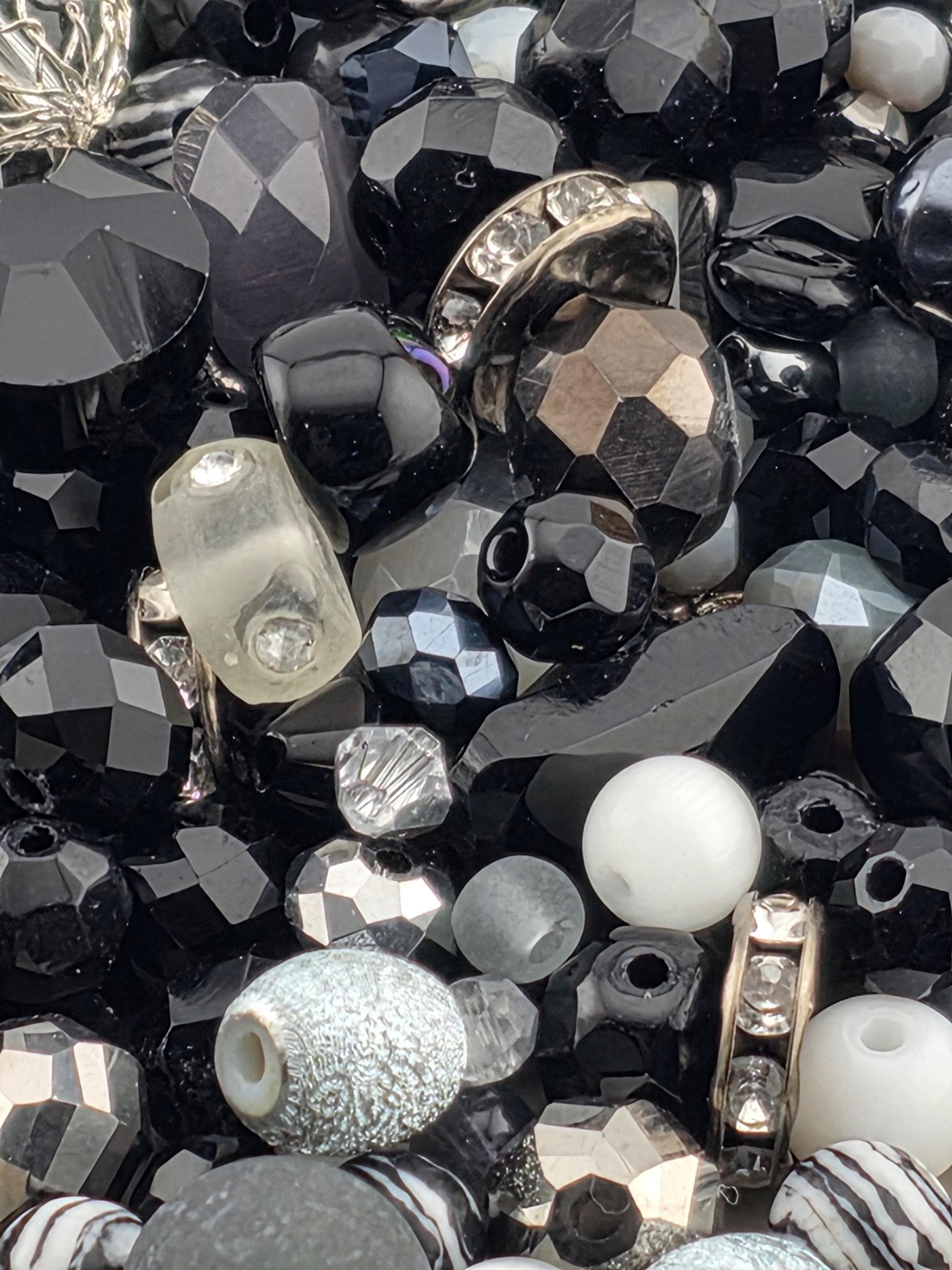 Learise Exclusive "It's not all black & white" Glass Bead Soup Mix (56g Pkg)