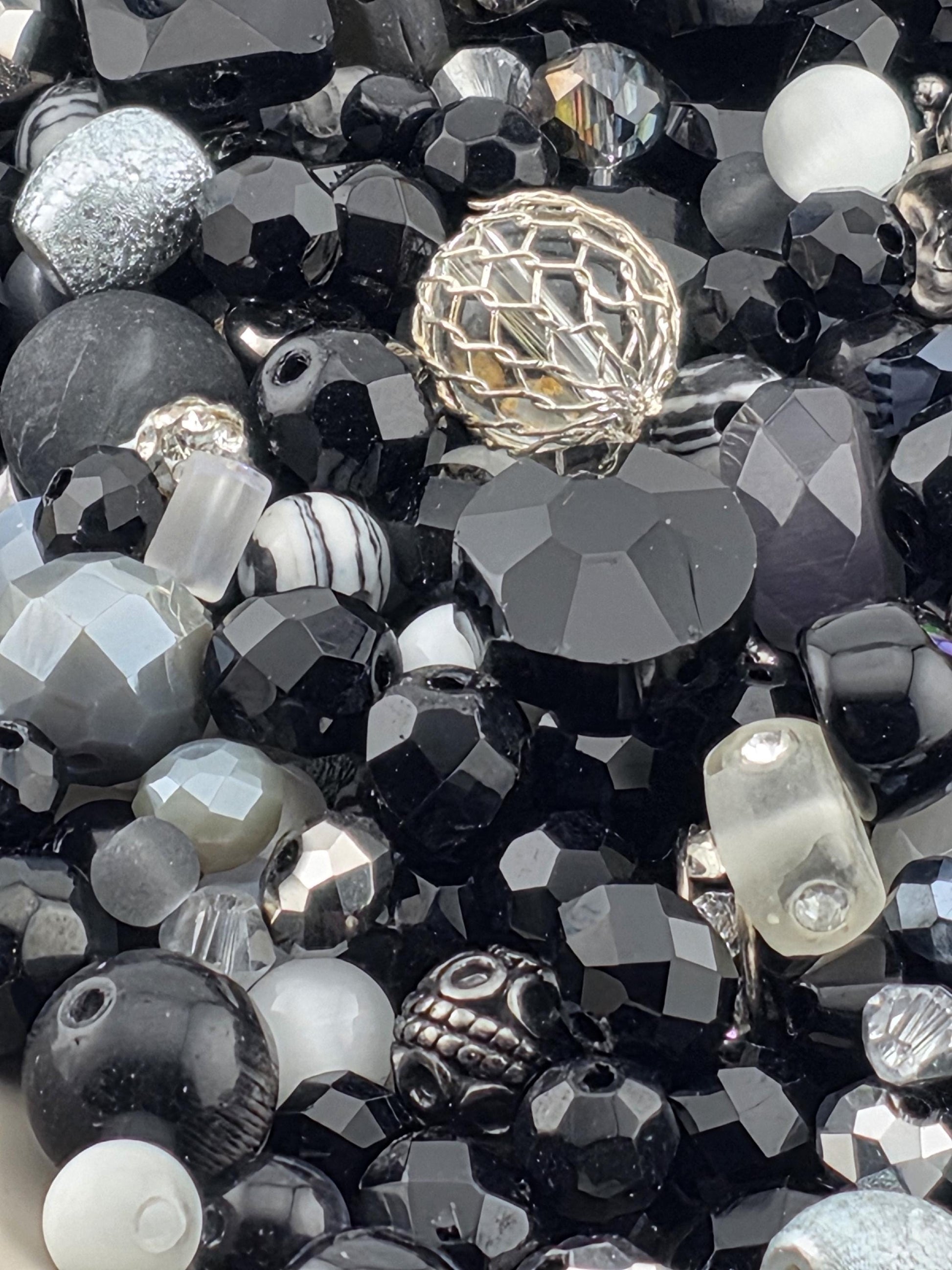 Learise Exclusive "It's not all black & white" Glass Bead Soup Mix (56g Pkg)