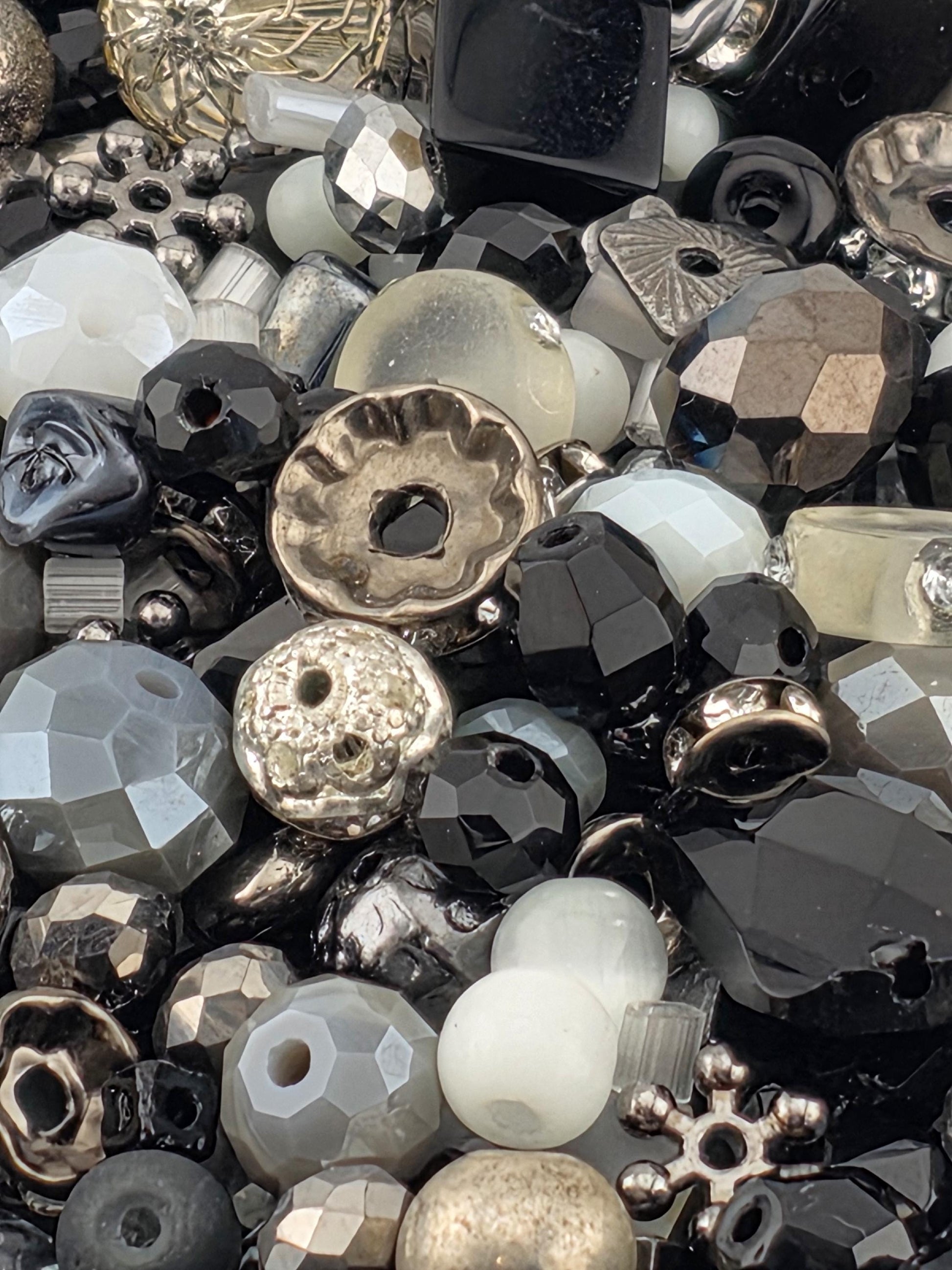 Learise Exclusive "It's not all black & white" Glass Bead Soup Mix (56g Pkg)