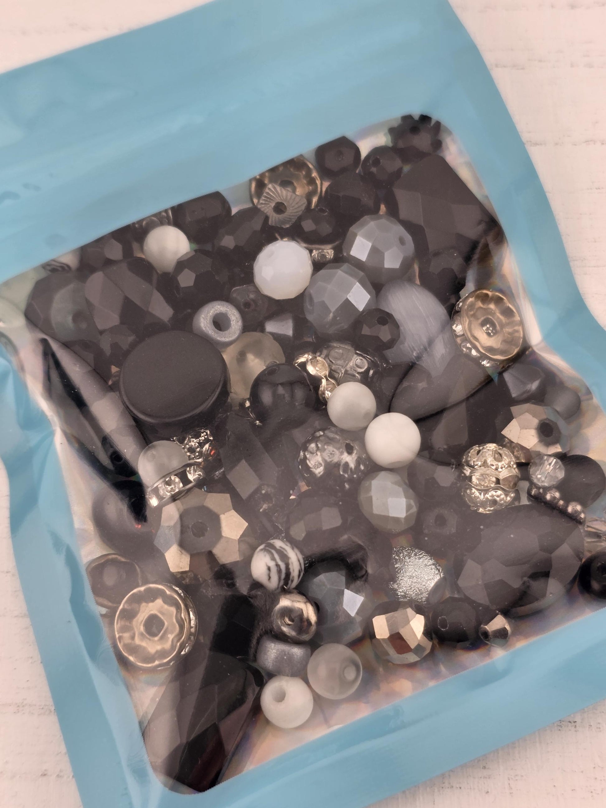 Learise Exclusive "It's not all black & white" Glass Bead Soup Mix (56g Pkg)