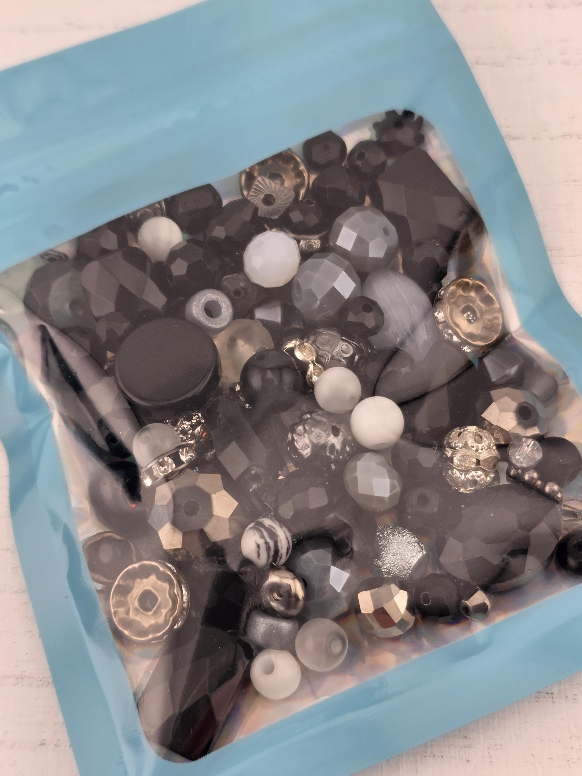 Learise Exclusive "It's not all black & white" Glass Bead Soup Mix (56g Pkg)