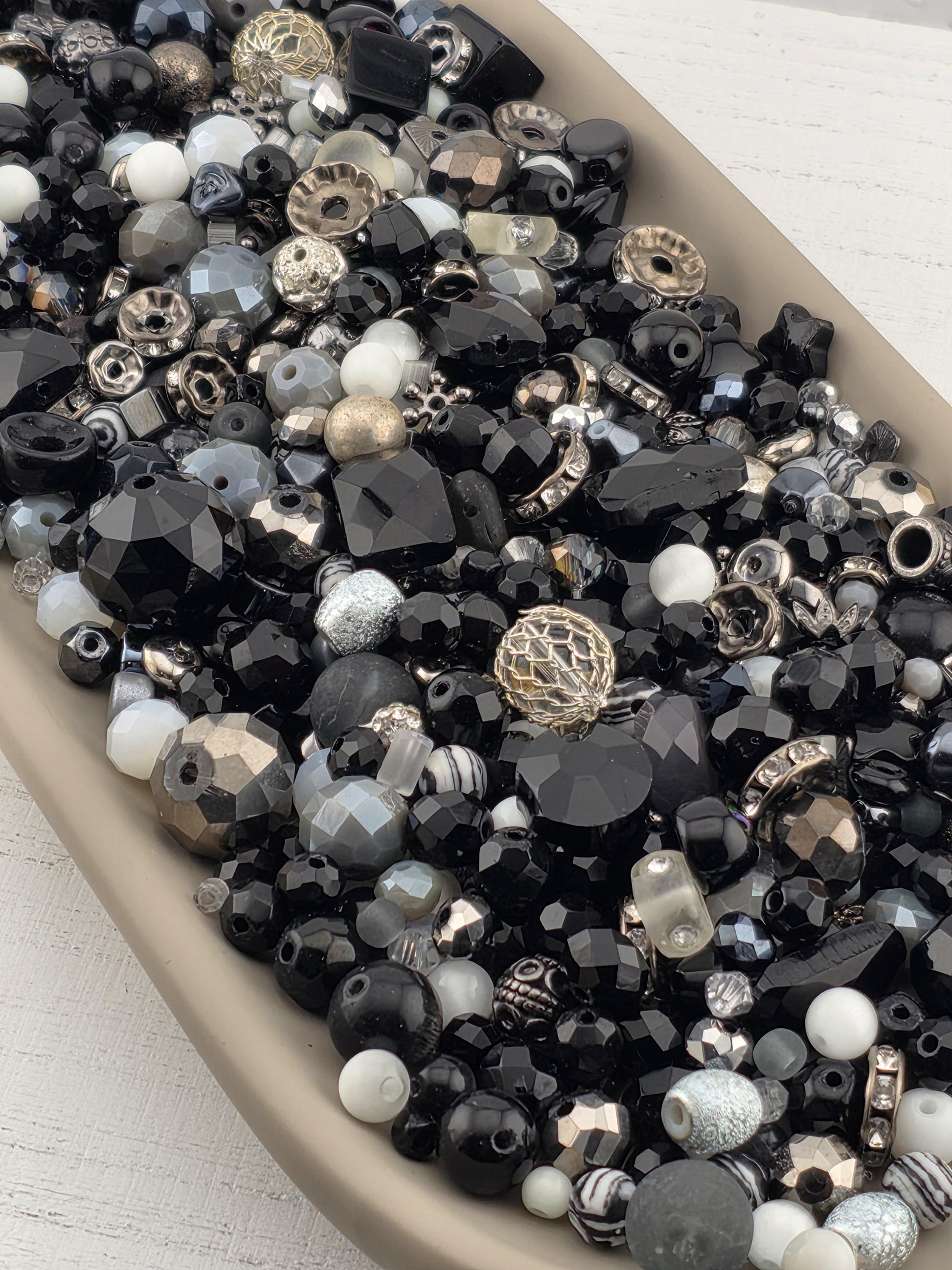 Learise Exclusive "It's not all black & white" Glass Bead Soup Mix (56g Pkg)