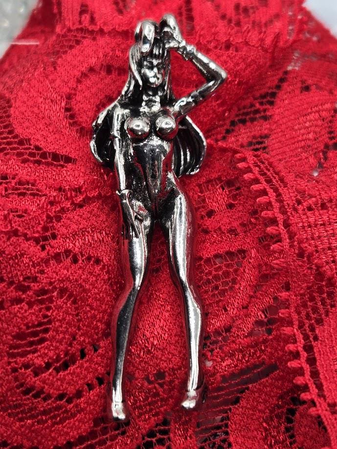 Gothic Wing Pendant: Fantasy She Devil Style (Silver Tone)