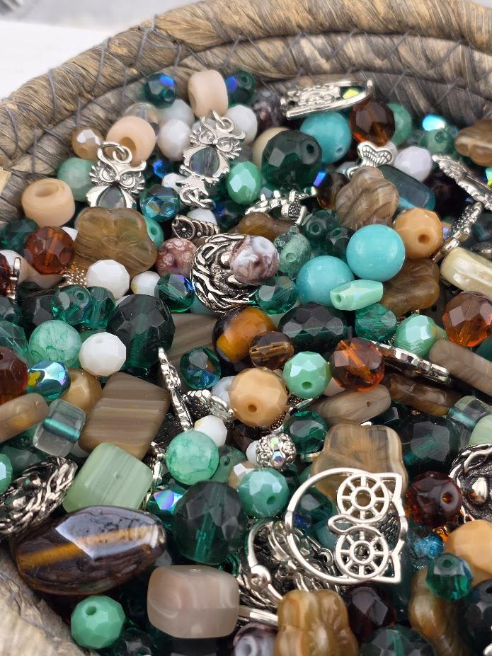 Learise Exclusive "Owl that glitters is Abalone" Glass Bead Soup Mix (56g Pkg)