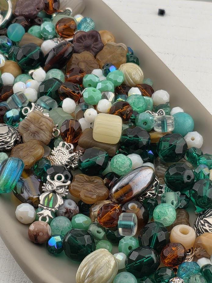 Learise Exclusive "Owl that glitters is Abalone" Glass Bead Soup Mix (56g Pkg)