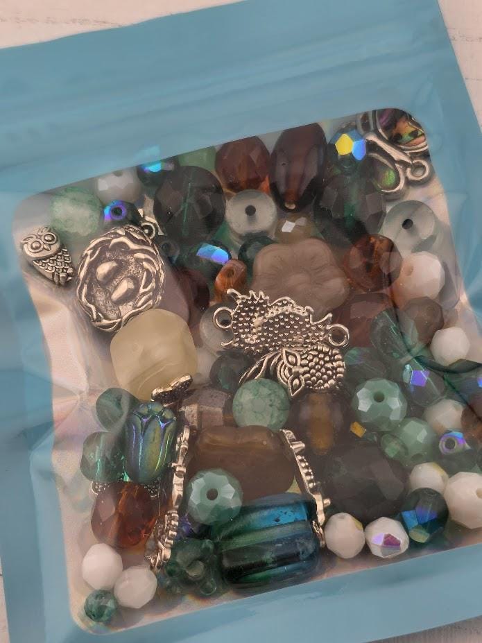 Learise Exclusive "Owl that glitters is Abalone" Glass Bead Soup Mix (56g Pkg)
