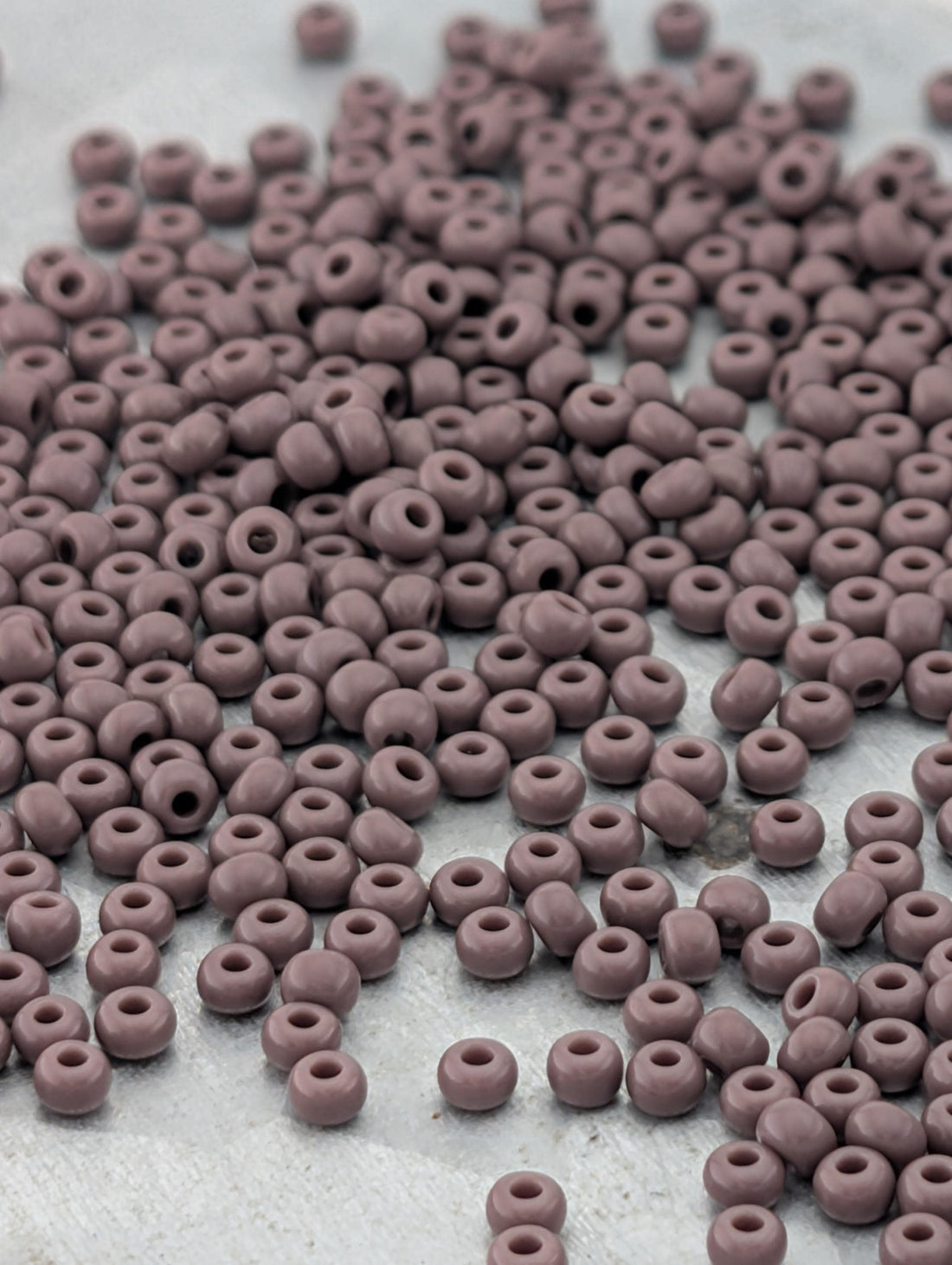 Preciosa 11/0 Seed Beads Opaque Dark Mauve Size 11/0 - 15g - Czech Glass Rocaille for Jewelry Making