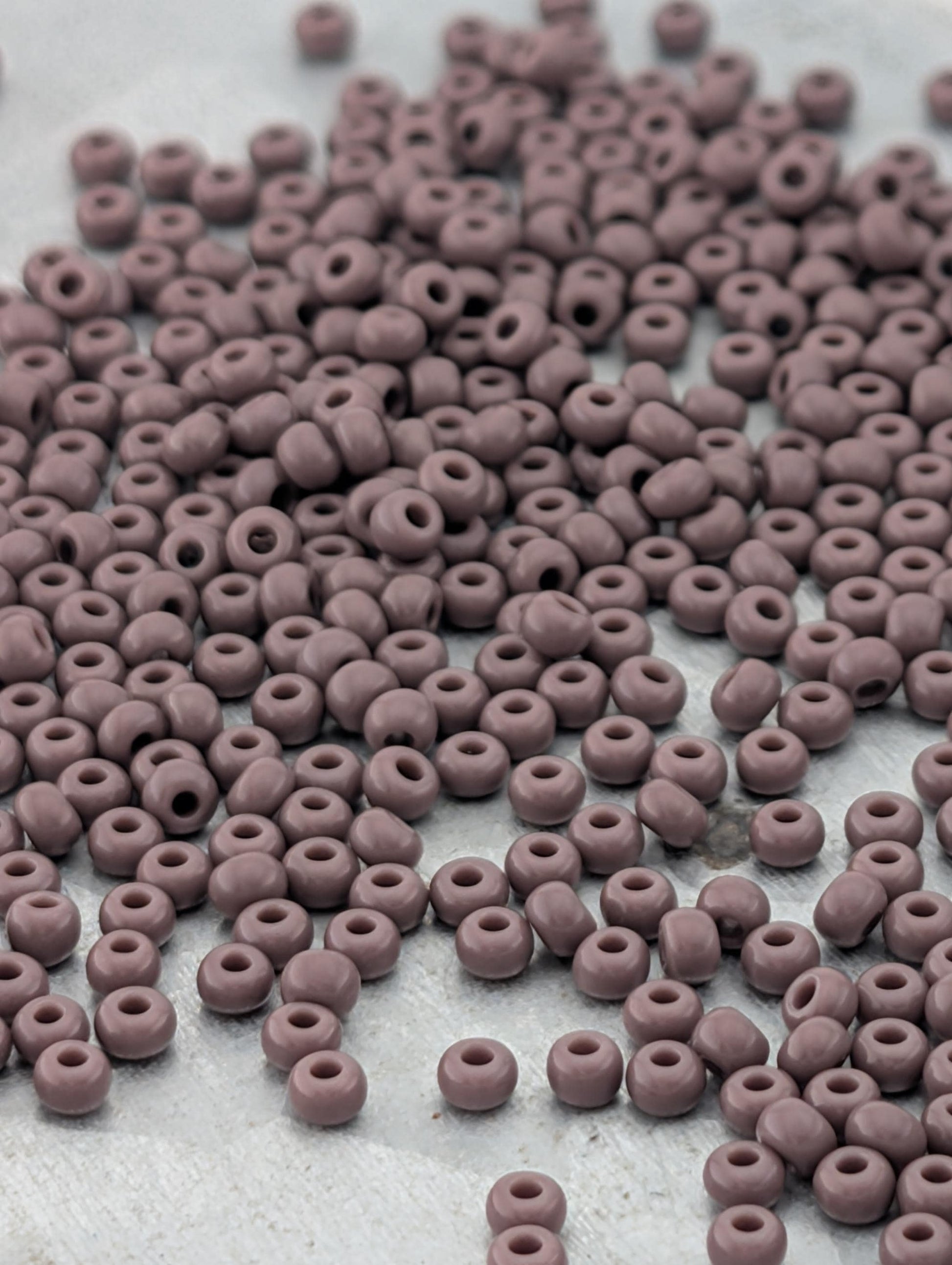 Preciosa 11/0 Seed Beads Opaque Dark Mauve Size 11/0 - 15g - Czech Glass Rocaille for Jewelry Making