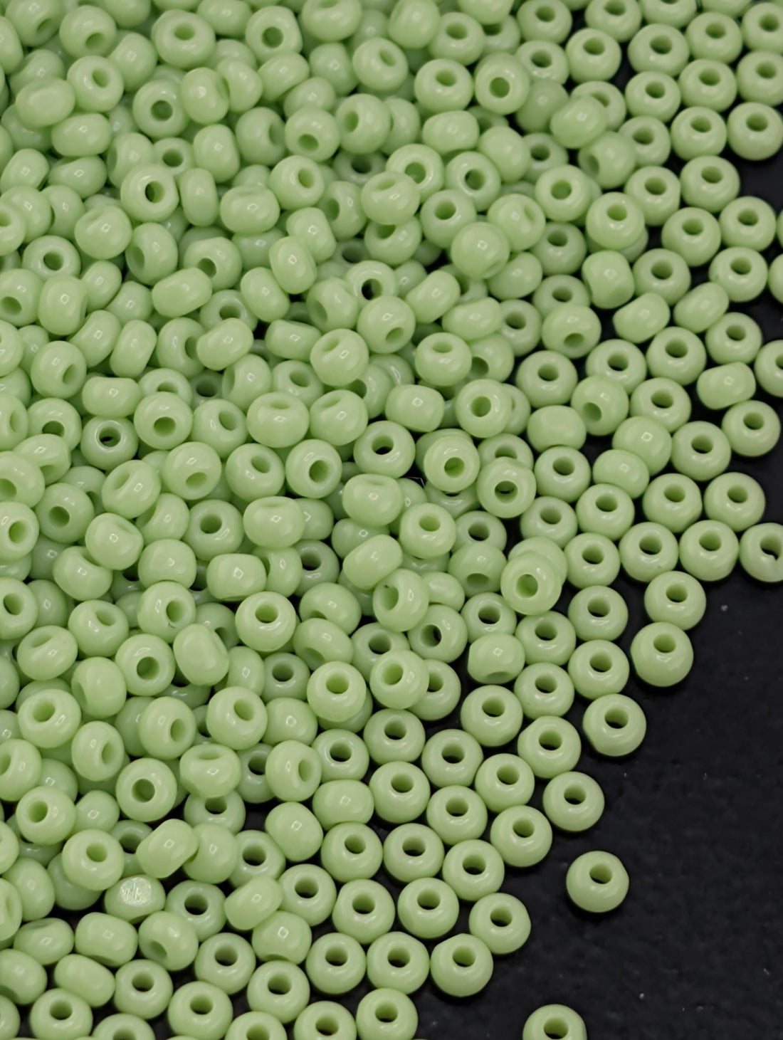 Preciosa 11/0 Seed Beads Opaque Pale Green Size 11/0 - 15g - Czech Glass Rocaille for Jewelry Making