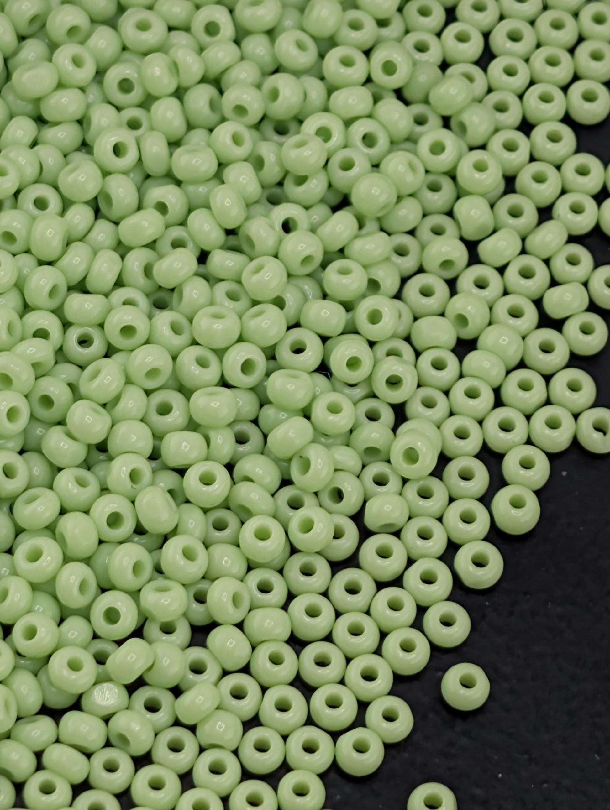 Preciosa 11/0 Seed Beads Opaque Pale Green Size 11/0 - 15g - Czech Glass Rocaille for Jewelry Making