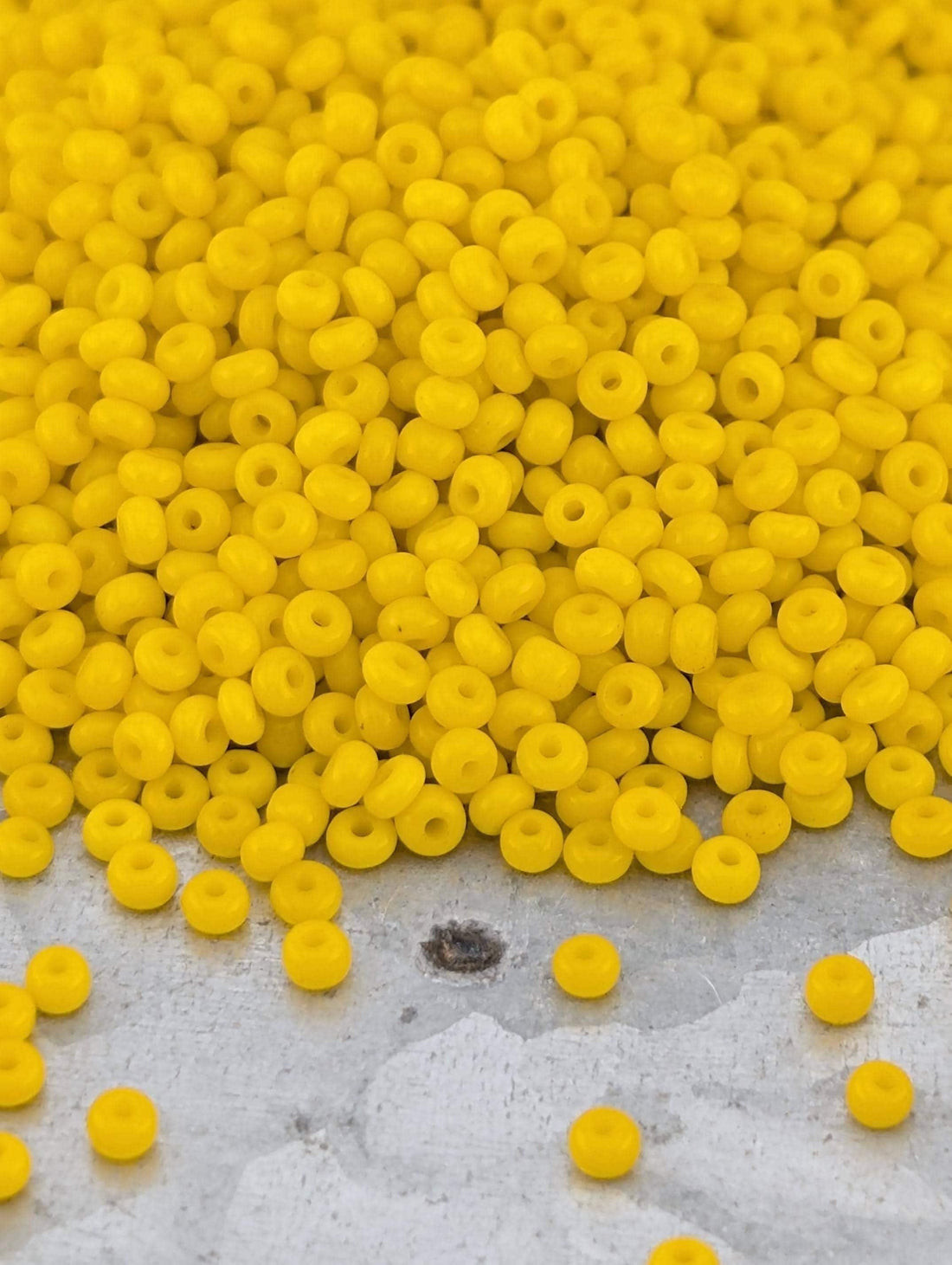 Preciosa 10/0 Seed Beads Opaque Canary Yellow Glass (Size 10/0 ) - 15g - Czech Glass Rocaille for Jewelry Making