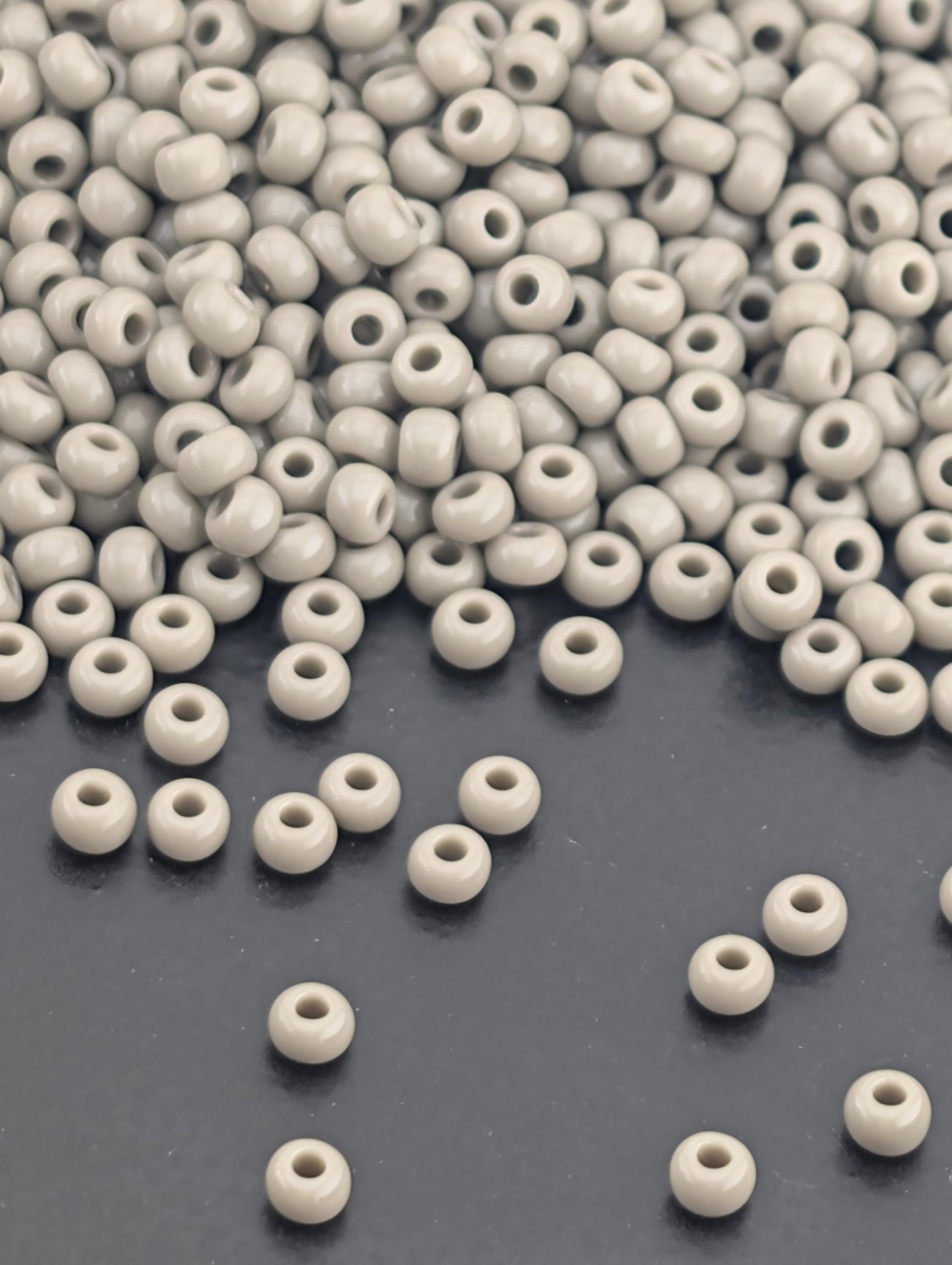 Preciosa 10/0 Seed Beads Opaque Grey Size 10/0 - 15g - Czech Glass Rocaille for Jewelry Making