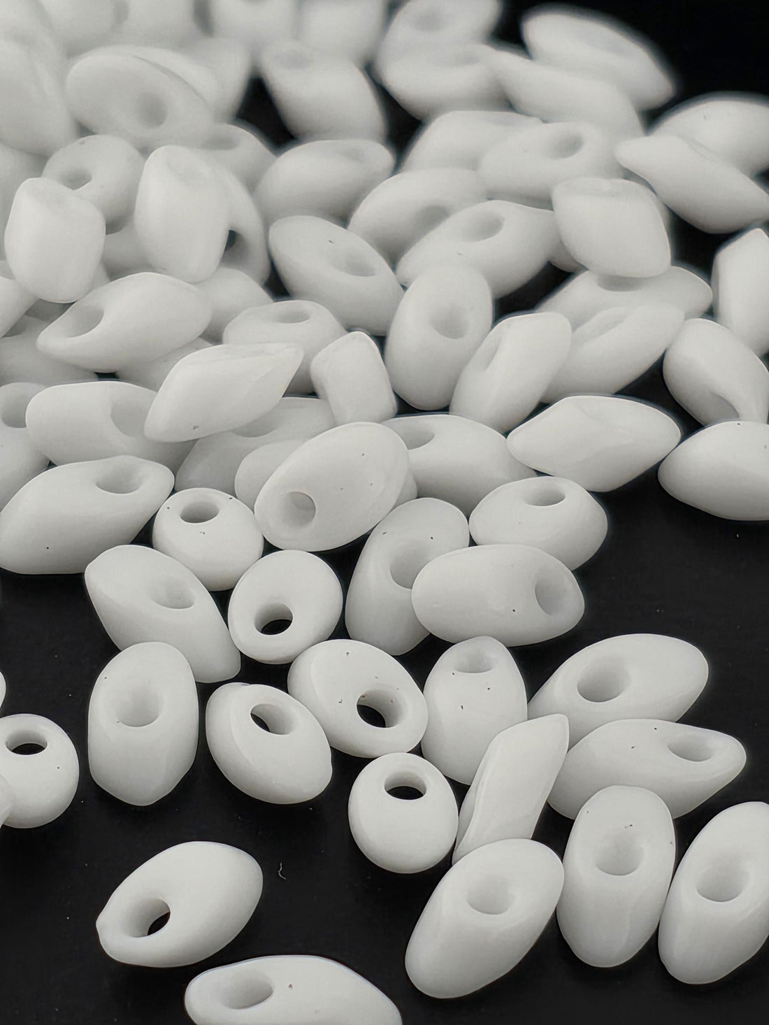 Miyuki Long Magatama White O Size 4x7mm