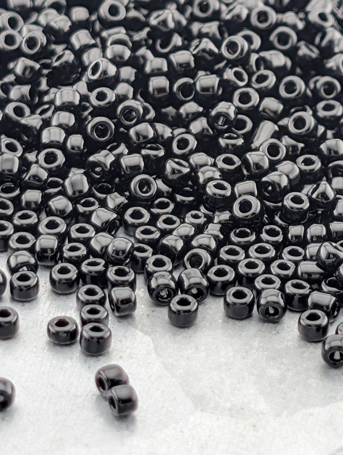 1820SB Opaque Black 11/0 Round Matsuno Seed Beads (15g, ~1650 pcs)