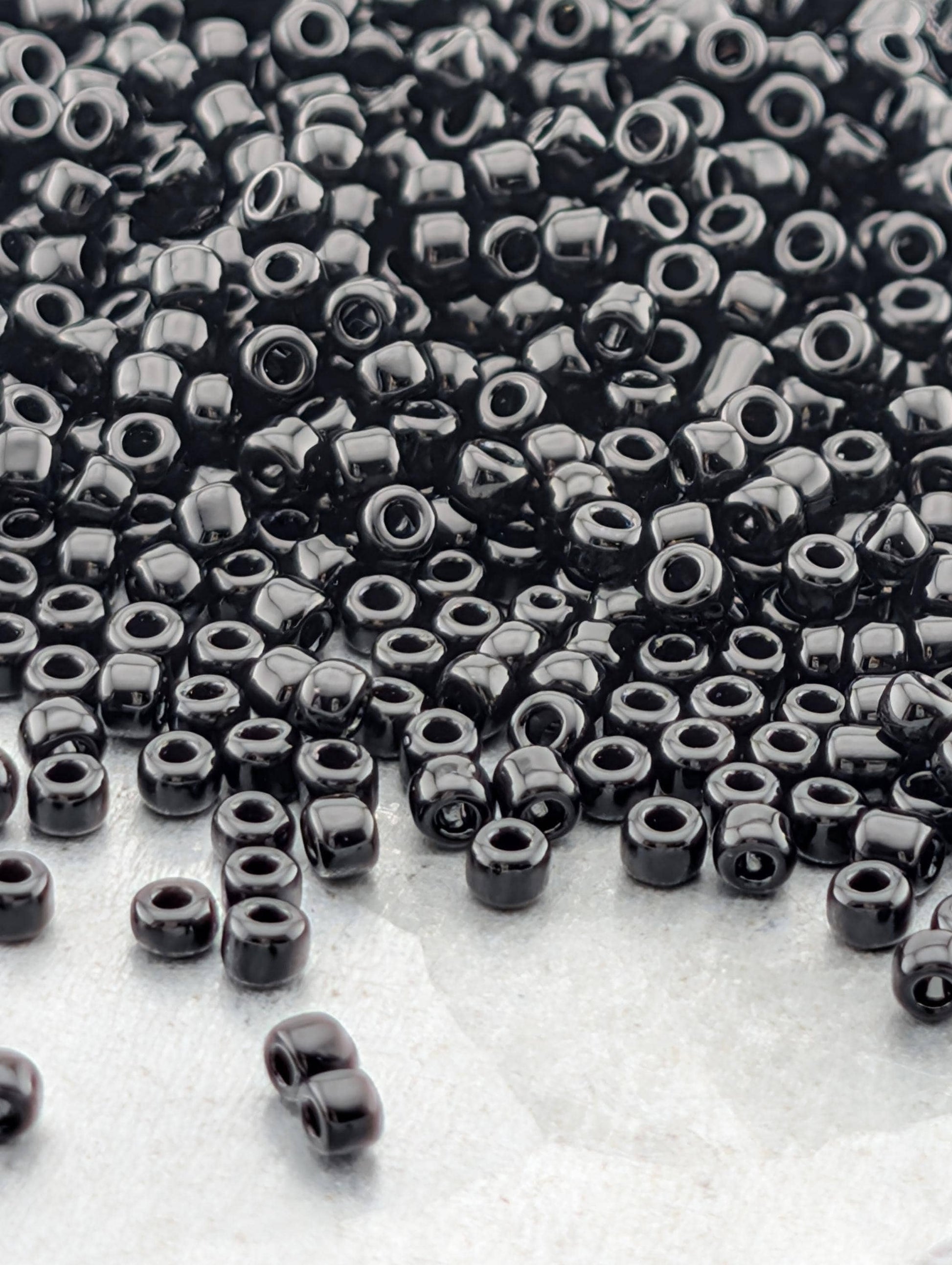 1820SB Opaque Black 11/0 Round Matsuno Seed Beads (15g, ~1650 pcs)
