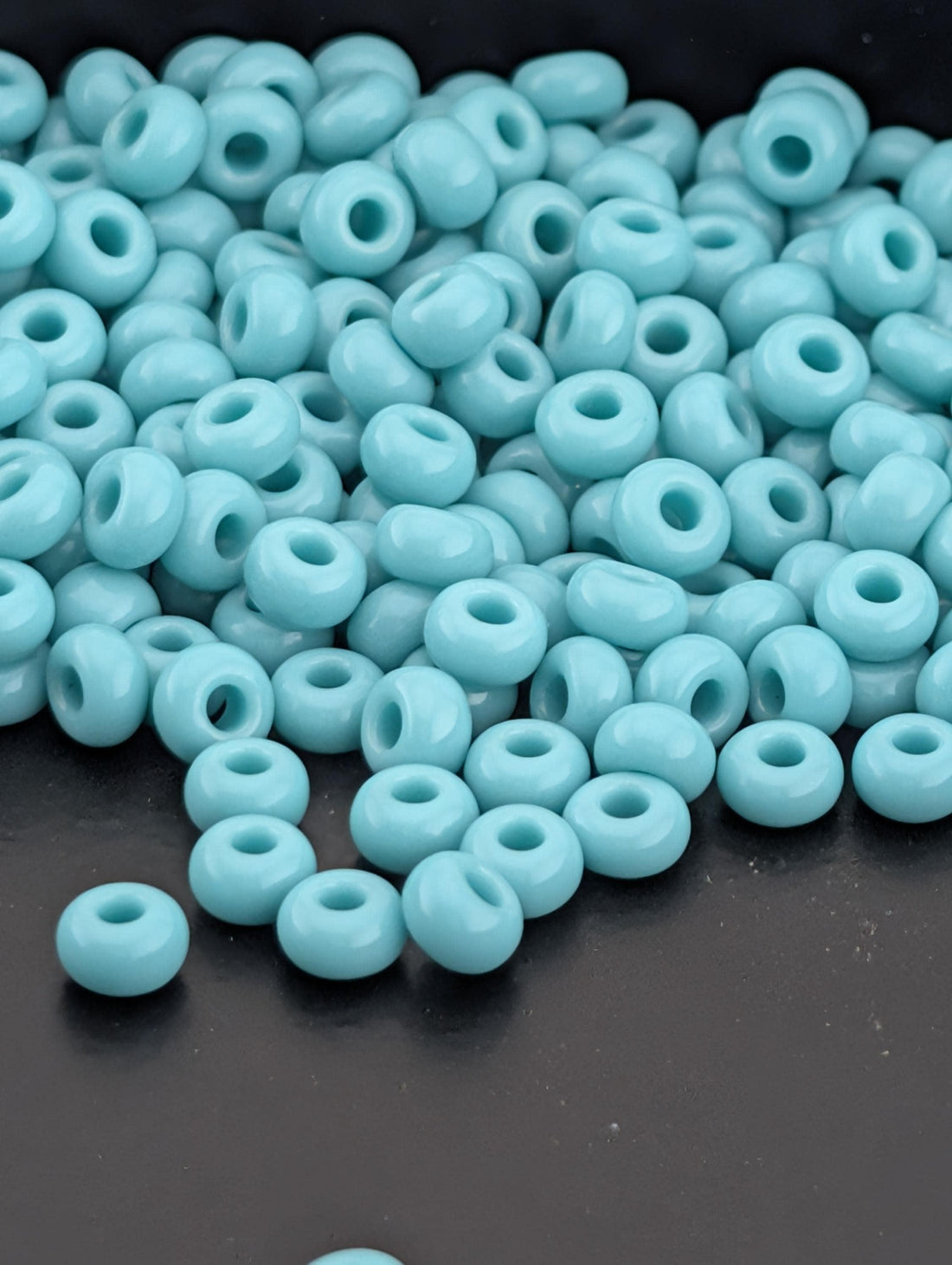 Preciosa 8/0 Seed Beads Opaque Turquoise Green (Size 8/0 ) - 15g - Czech Glass Rocaille for Jewelry Making