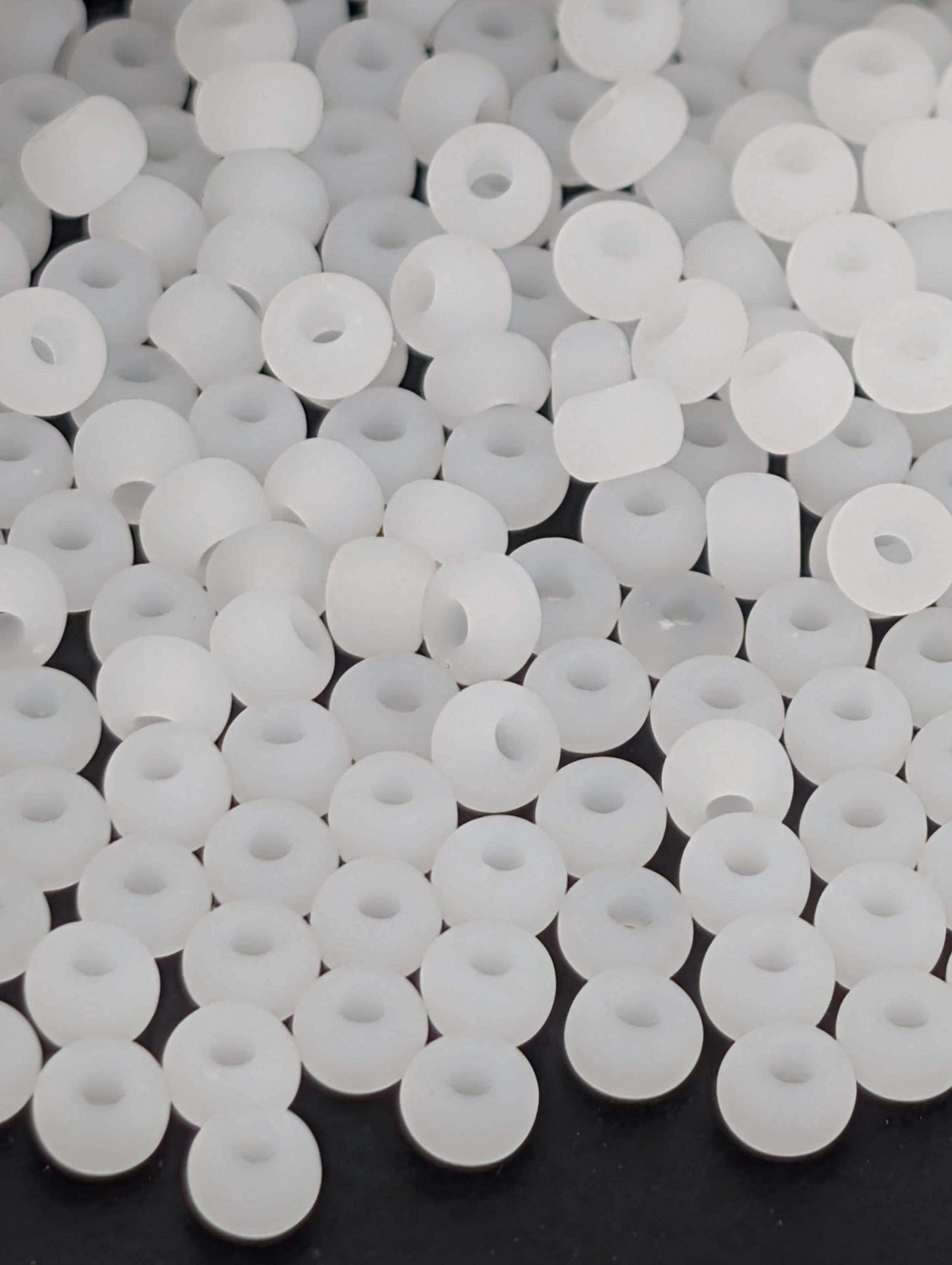 Preciosa 8/0 Seed Beads Frosted Matte White (Size 8/0 ) - 15g - Czech Glass Rocaille for Jewelry Making