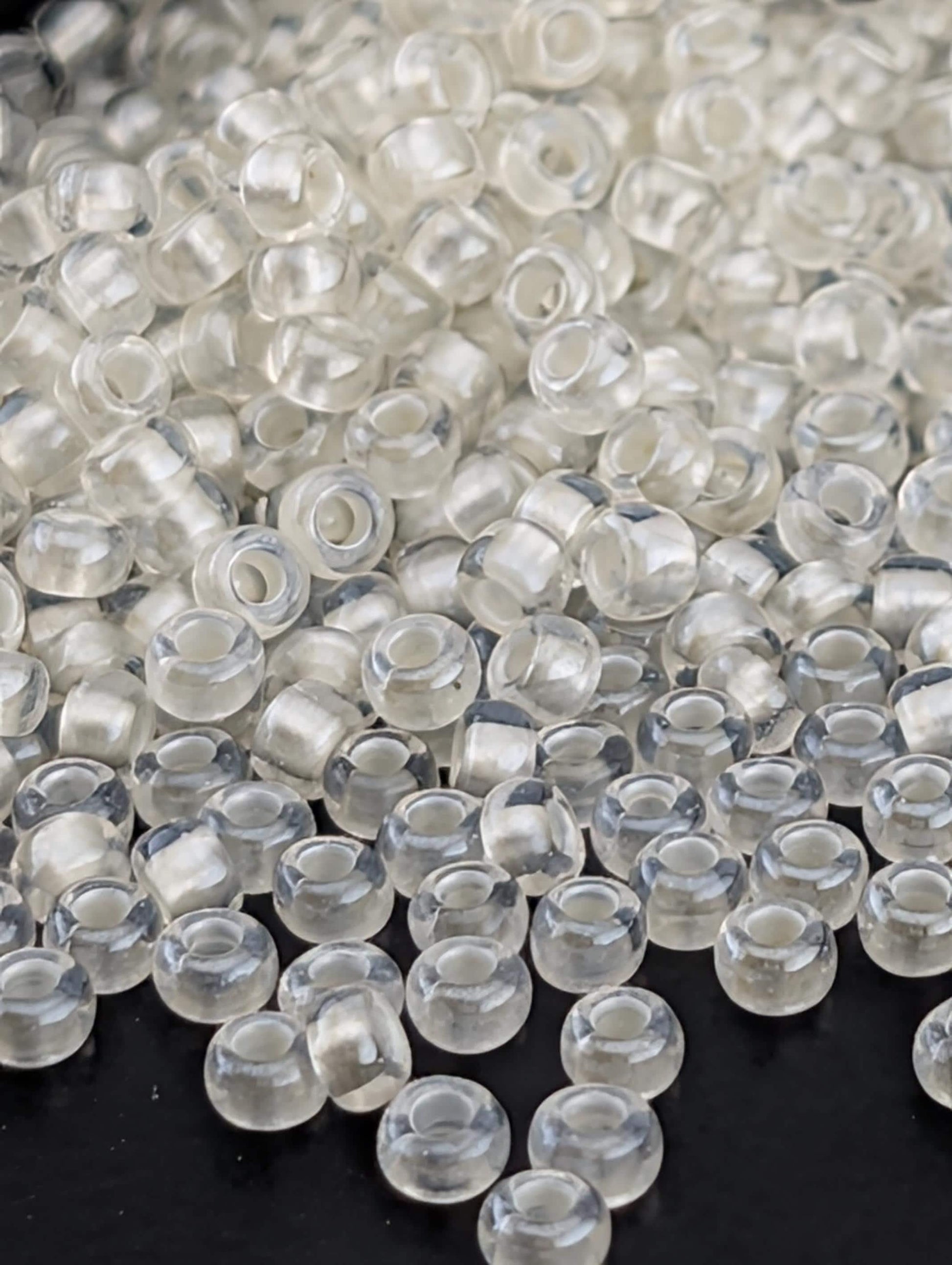 Preciosa 8/0 Seed Beads Translucent Pastel Ivory Size 8/0 - 15g - Czech Glass Rocaille for Jewelry Making