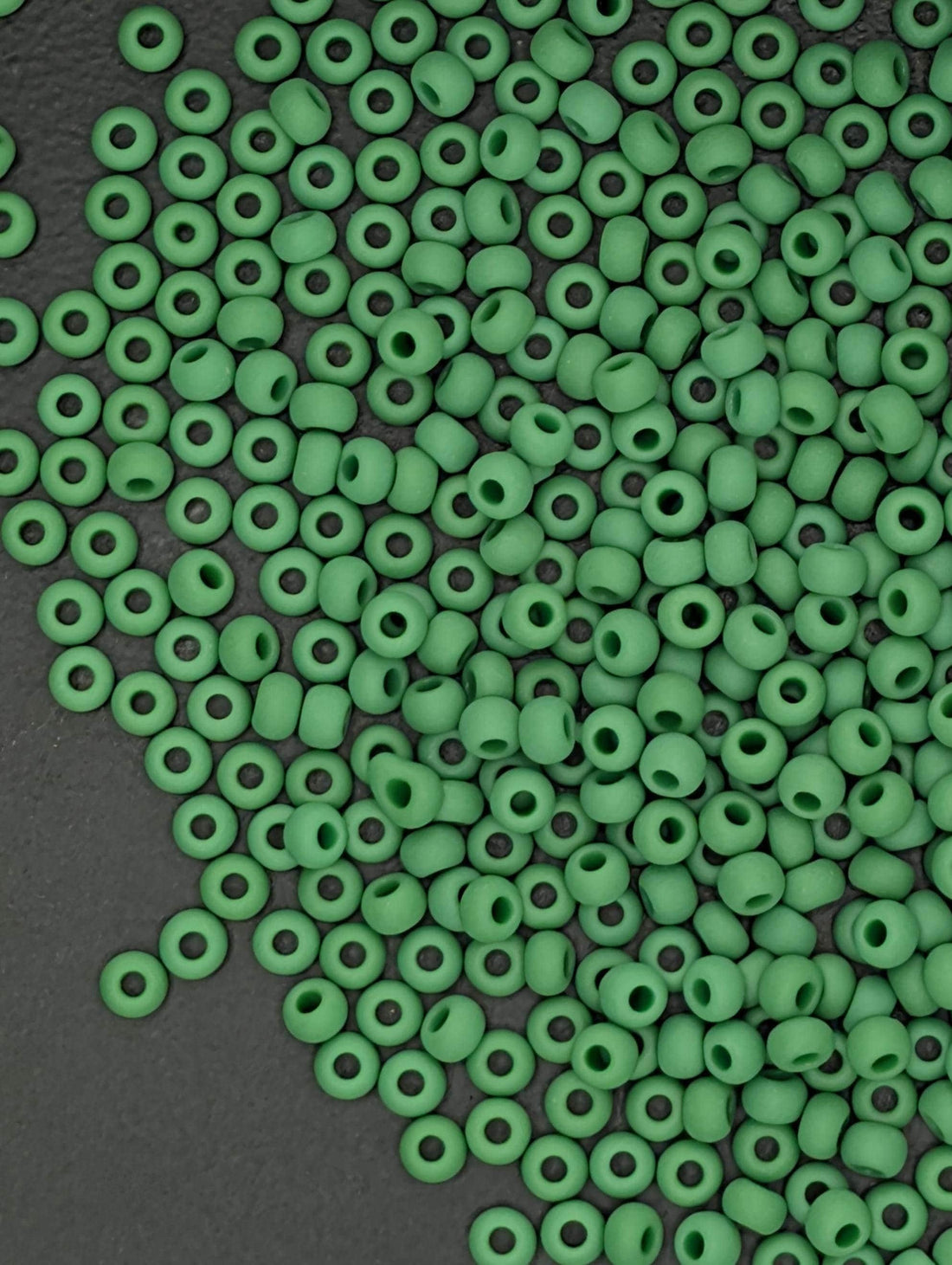 Preciosa 8/0 Seed Beads Matte Green Size 8/0 - 15g - Czech Glass Rocaille for Jewelry Making