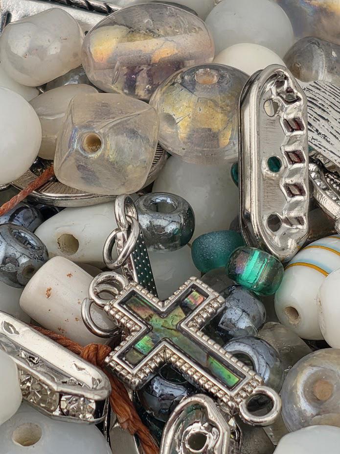 Learise Exclusive "Holy Abalone Glass Bead Soup Mix (56g Pkg)