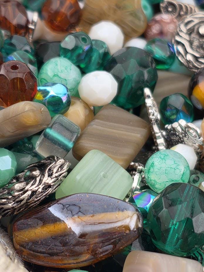 Learise Exclusive "Owl that glitters is Abalone" Glass Bead Soup Mix (56g Pkg)