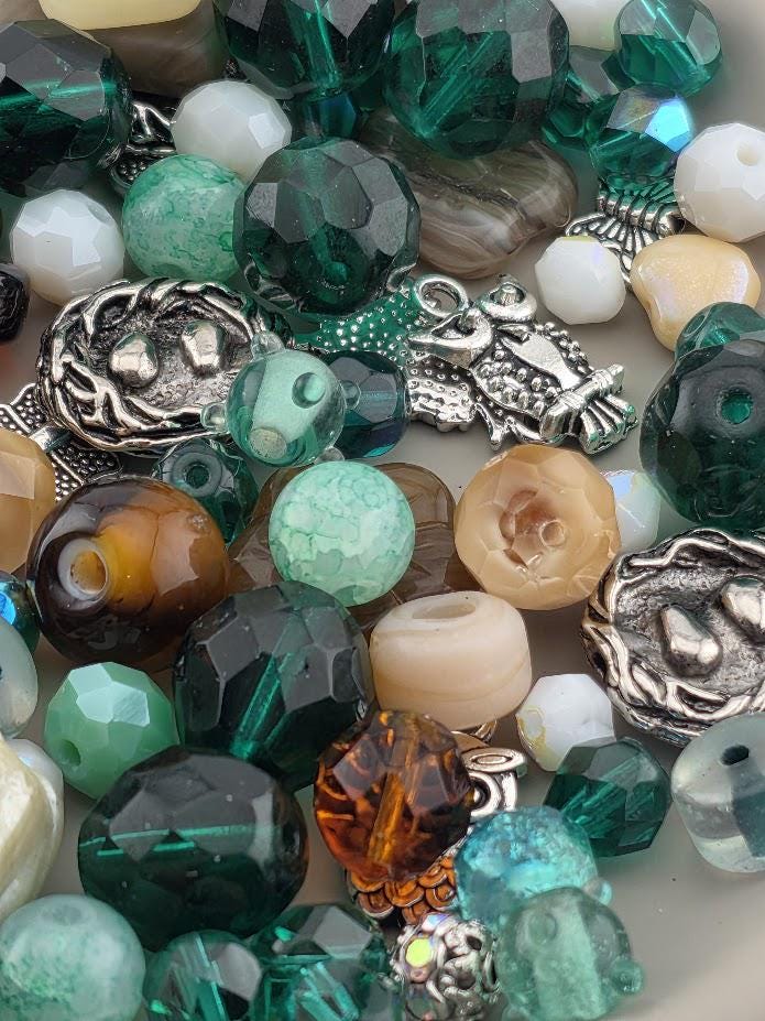 Learise Exclusive "Owl that glitters is Abalone" Glass Bead Soup Mix (56g Pkg)