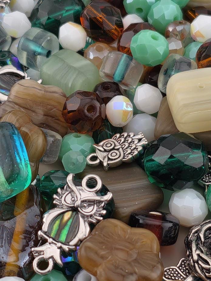 Learise Exclusive "Owl that glitters is Abalone" Glass Bead Soup Mix (56g Pkg)