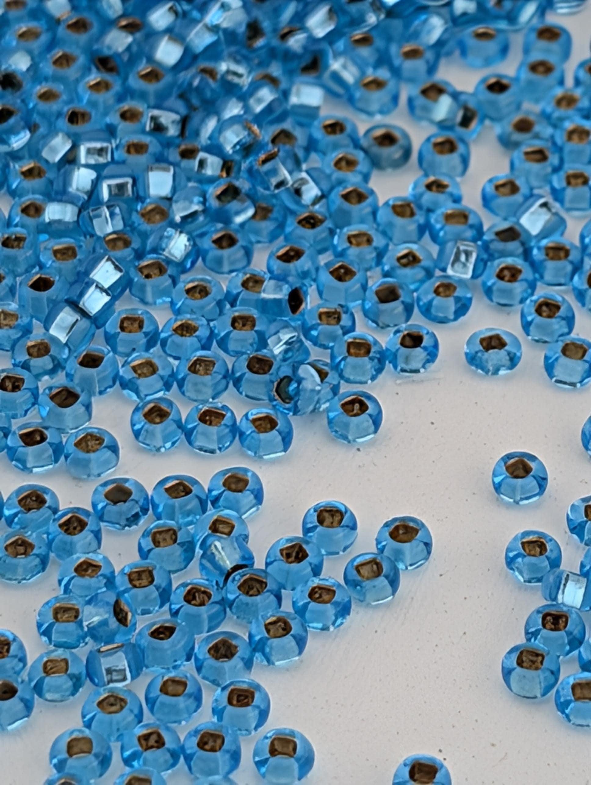 Preciosa 10/0 Seed Beads Transparent Sea Blue Silver Lined Size 10/0 - 15g - Czech Glass Rocaille for Jewelry Making