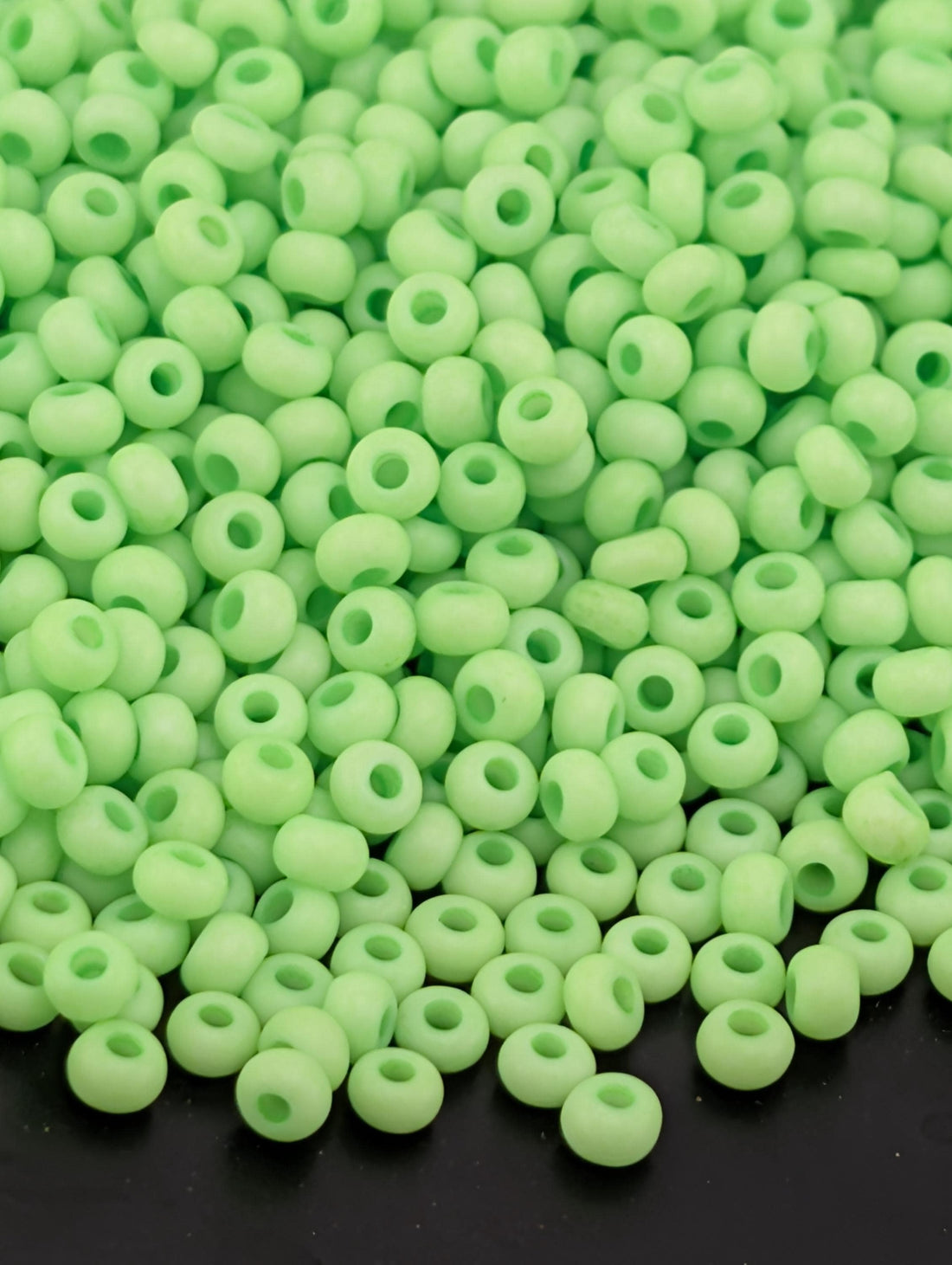 Preciosa 11/0 Seed Beads Matte Lime Green (Size 11/0 ) - 15g - Czech Glass Rocaille for Jewelry Making