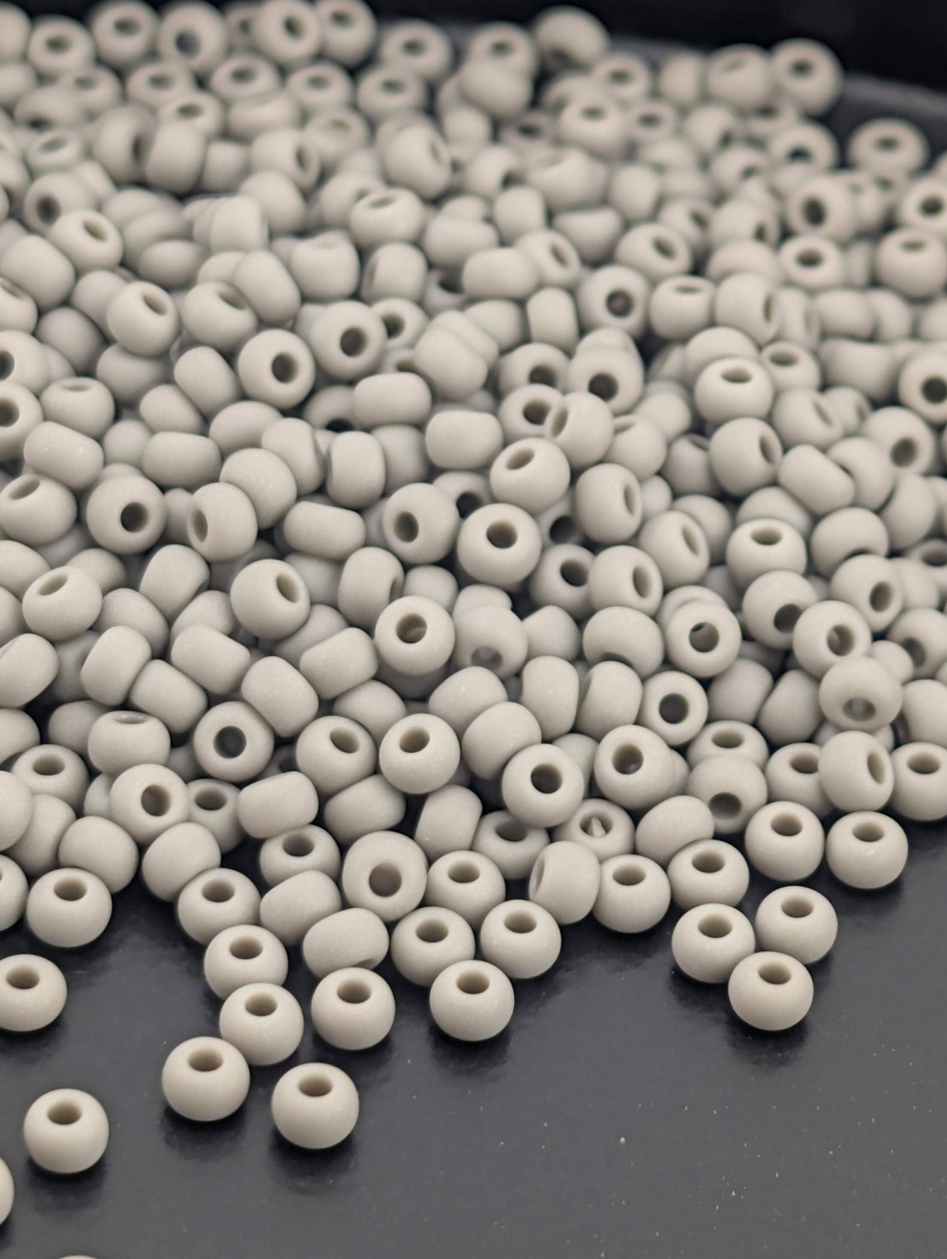 Preciosa 10/0 Seed Beads Matte Grey Size 10/0 - 15g - Czech Glass Rocaille for Jewelry Making