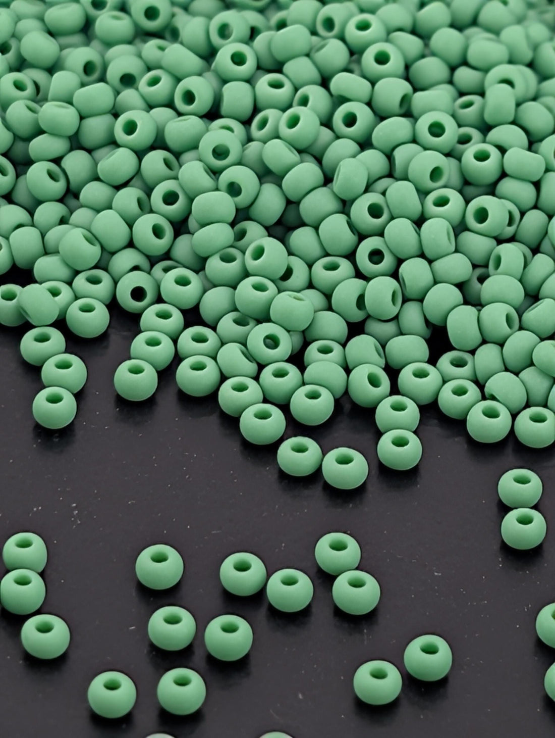 Preciosa 11/0 Seed Beads Matte Green Size 11/0 - 15g - Czech Glass Rocaille for Jewelry Making