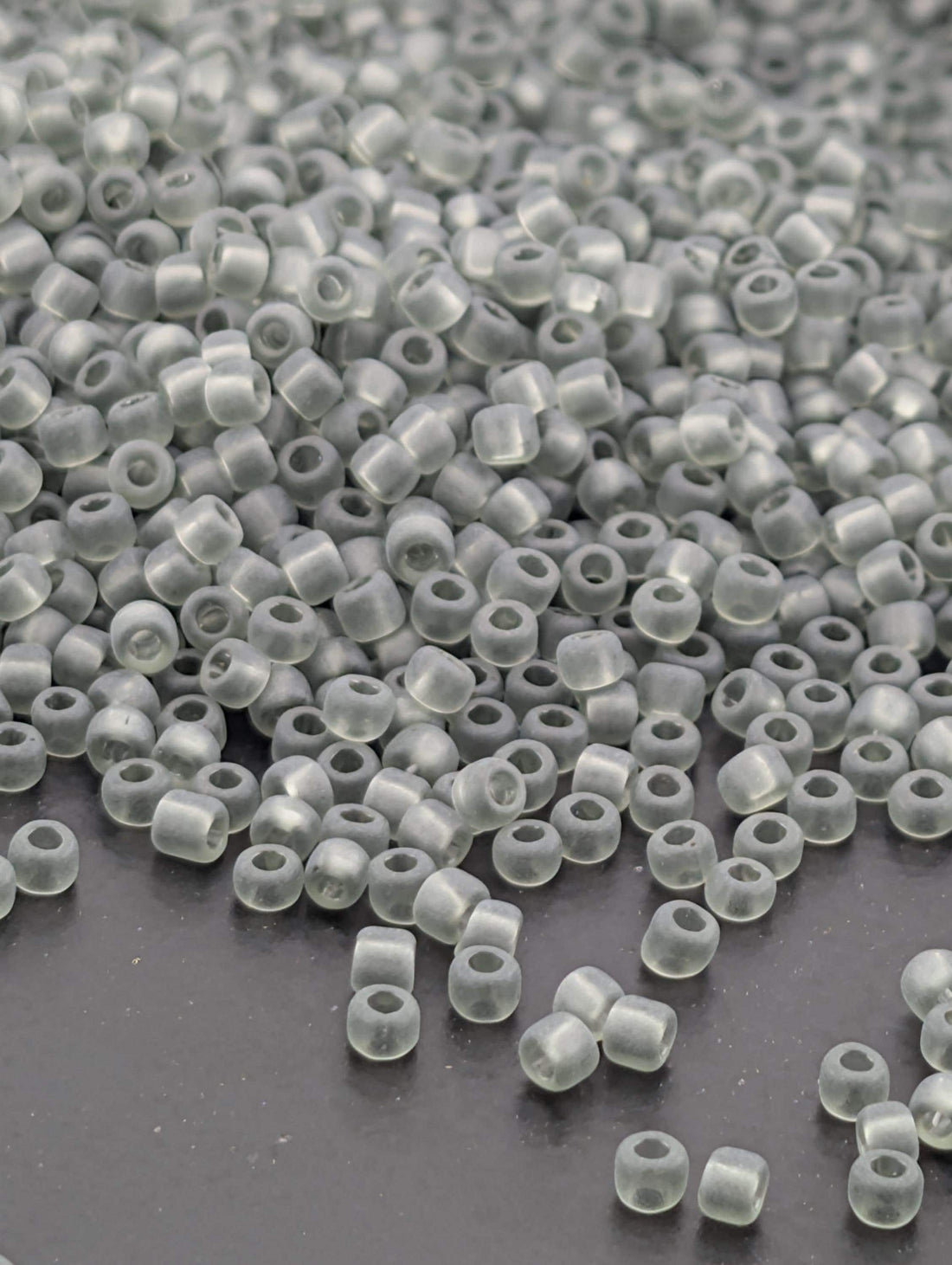 4777SB Translucent Matte Grey 11/0 Round Matsuno Seed Beads (15g, ~1650 pcs)