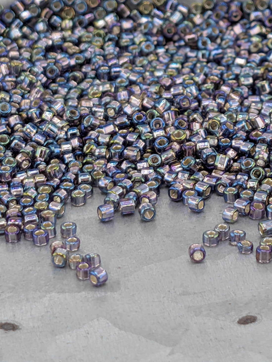 4543SB Translucent Silver-Lined Rainbow Purple 11/0 Round Matsuno Seed Beads (15g, ~1650 pcs)