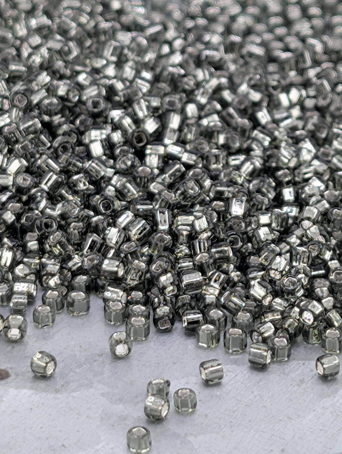 Gunmetal Silver-Lined Seed Beads - 11/0 Round Matsuno Glass